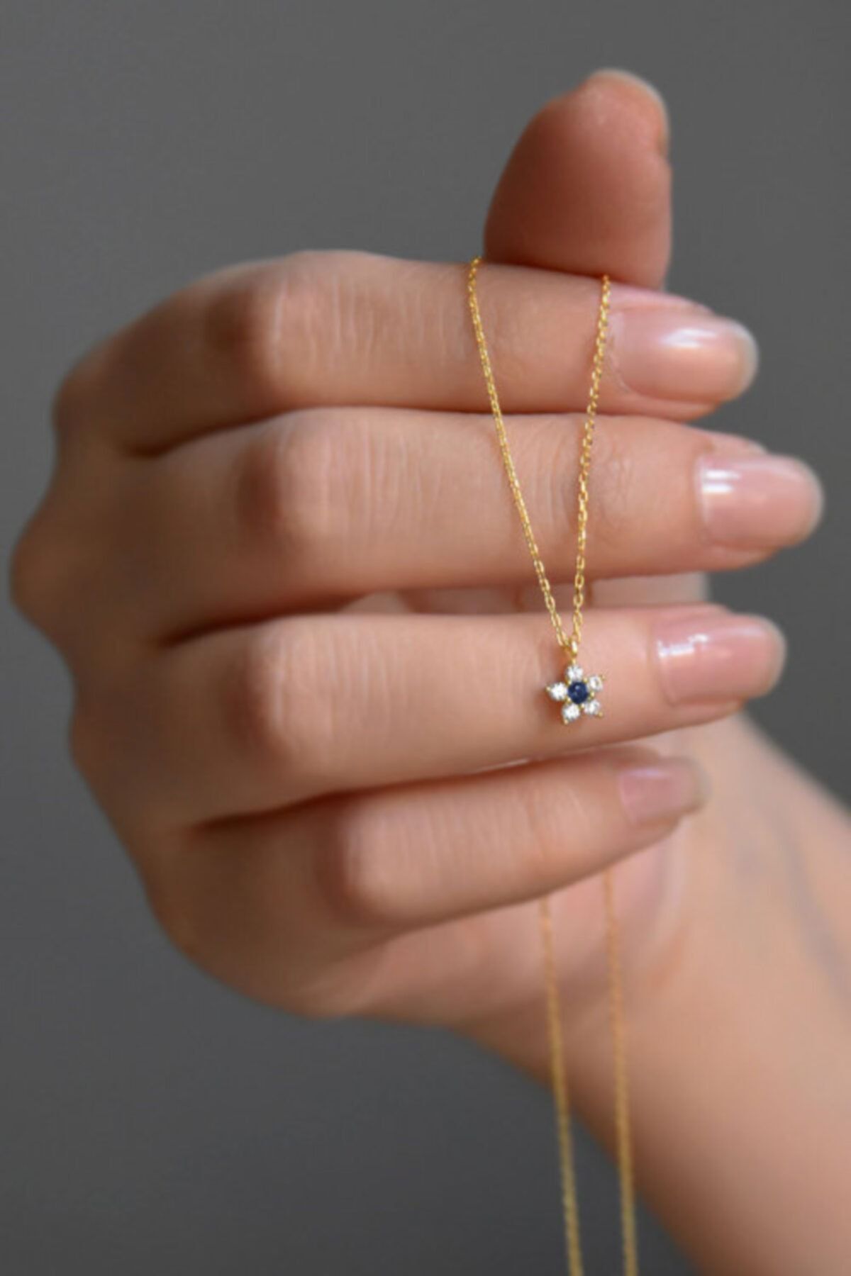 925 Ayar Gümüş Gold Kaplama Minimal Lacivert Taşlı Çiçek Kolye