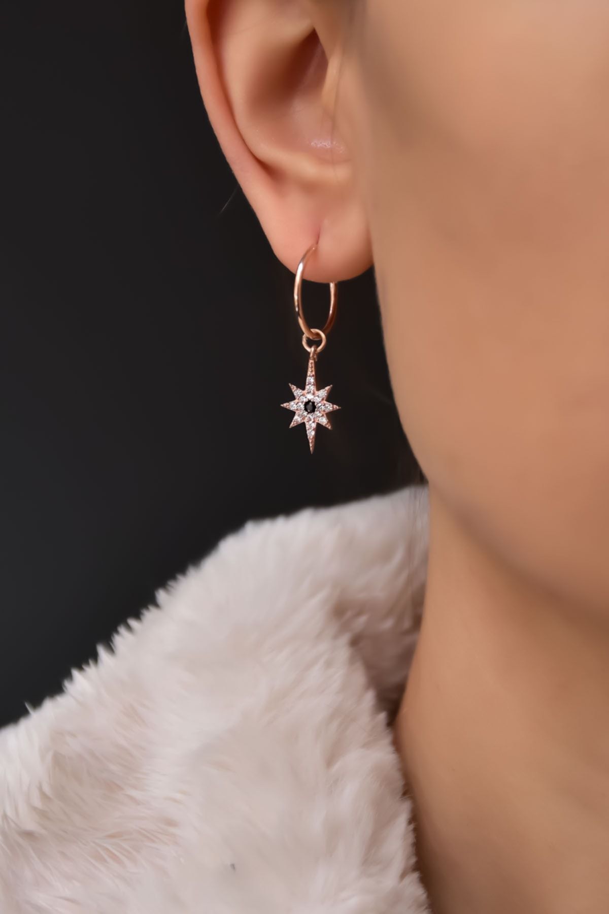 925 Ayar Gümüş Gold Kaplama Ortası Siyan Zirkon Taşlı Kutup Halka Küpe