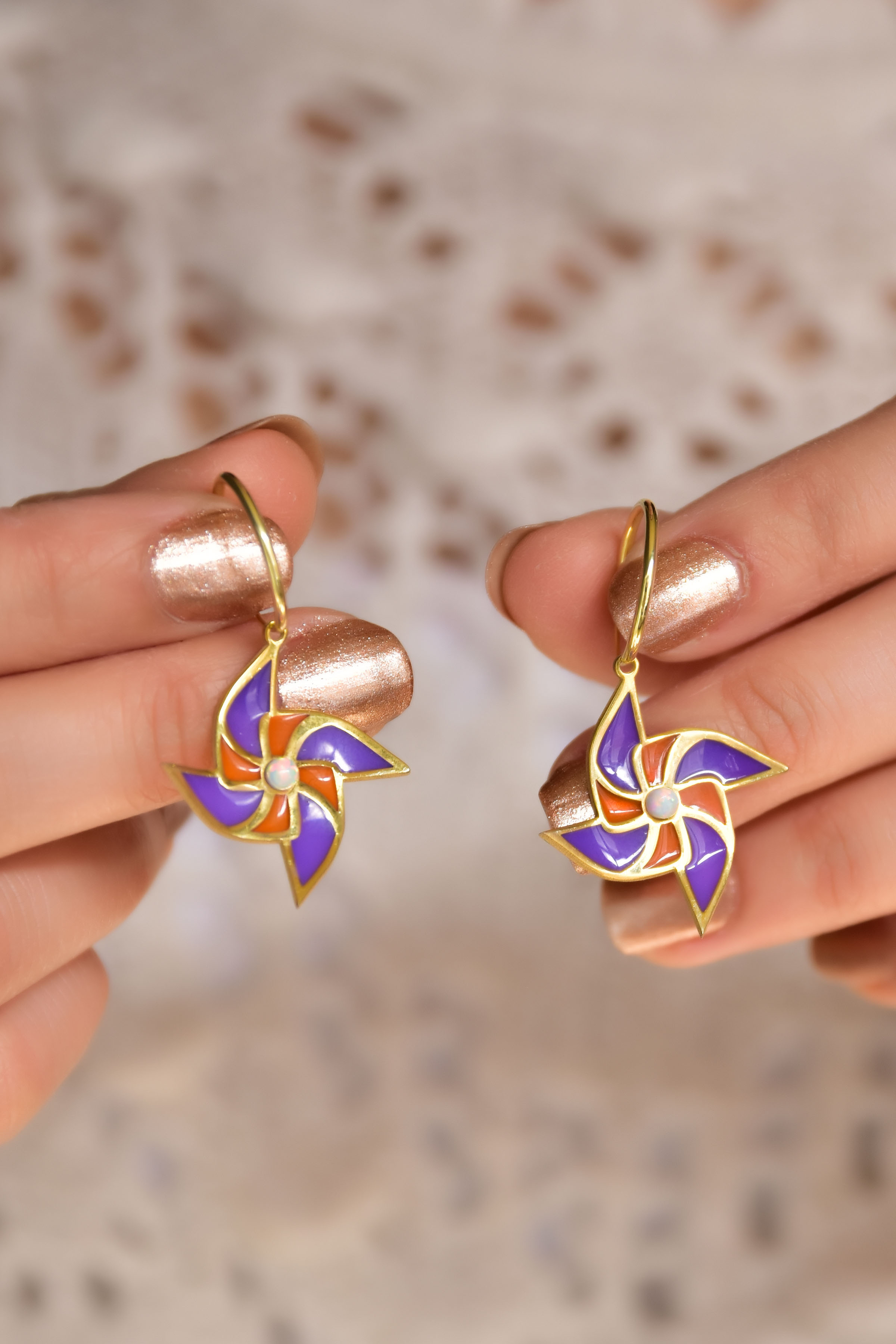 925 Ayar Gümüş Gold Kaplama Özel Tasarım Rüzgar Gülü Küpe