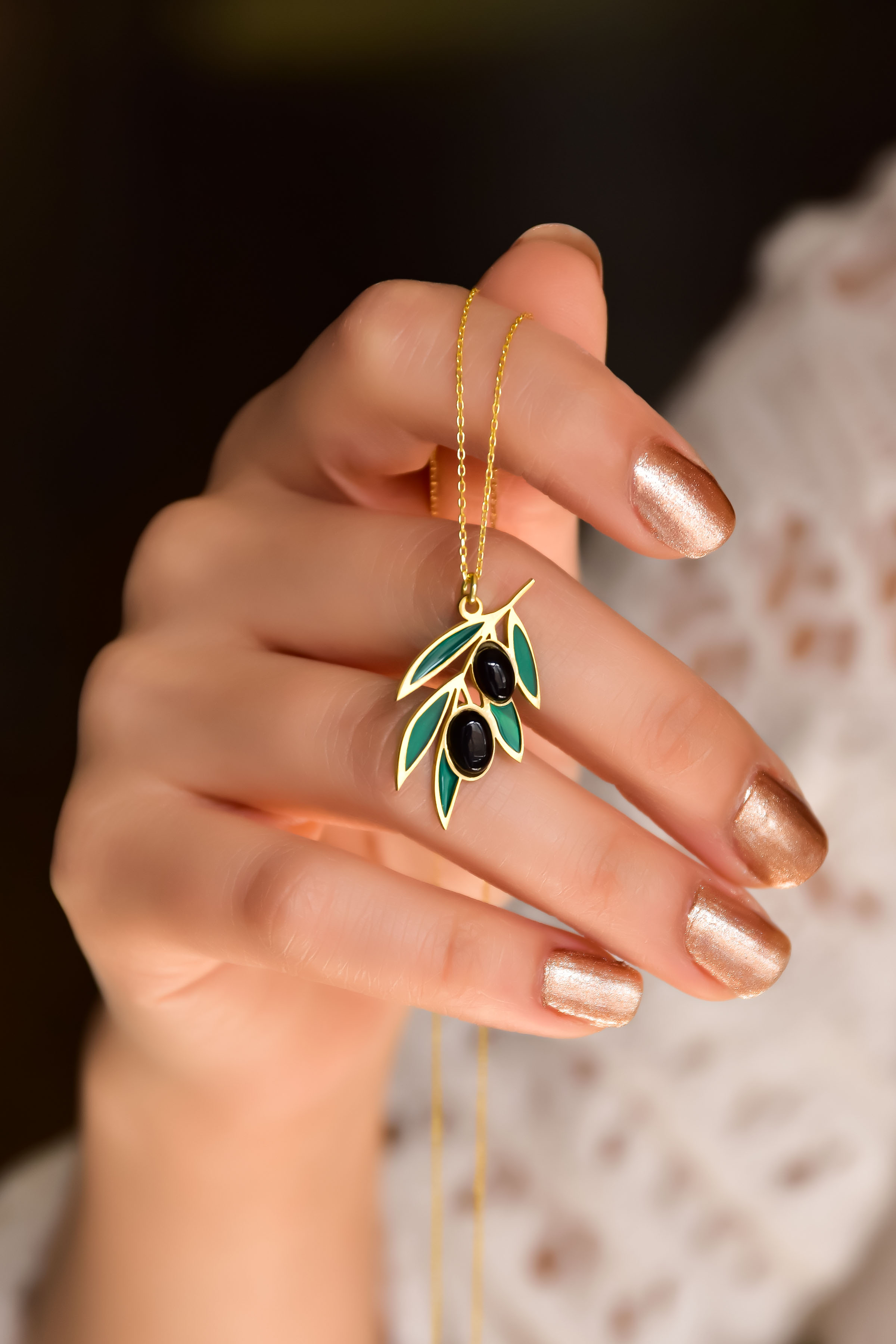 925 Ayar Gümüş Gold Kaplama Özel Tasarım Siyah Taşlı Zeytin Dalı Kolye