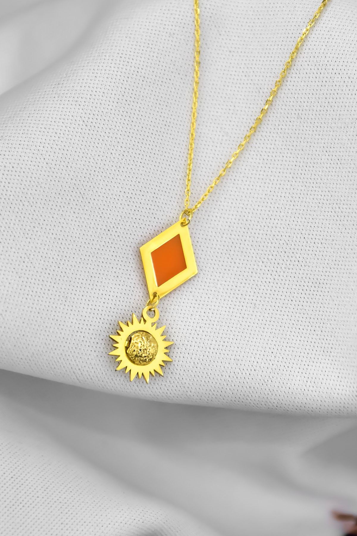 925 Ayar Gümüş Gold Kaplama Parlayan Rüya Serisi Ebruli Cam Boyalı Dörtgen Güneş Kolye