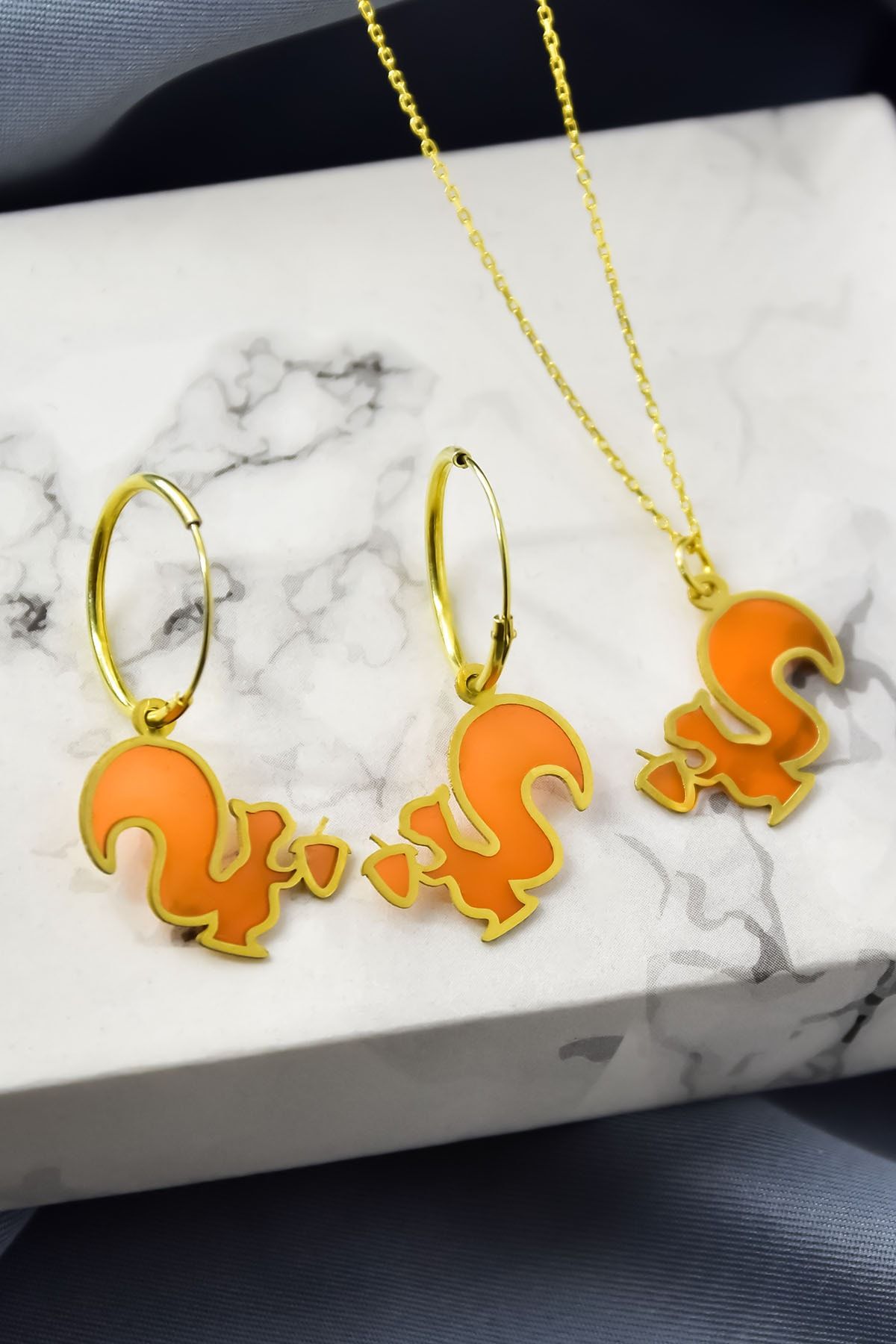 925 Ayar Gümüş Gold Kaplama Parlayan Rüya Serisi Tasarım Ebruli Cam Boya Sincap Küpe Ve Kolye Set