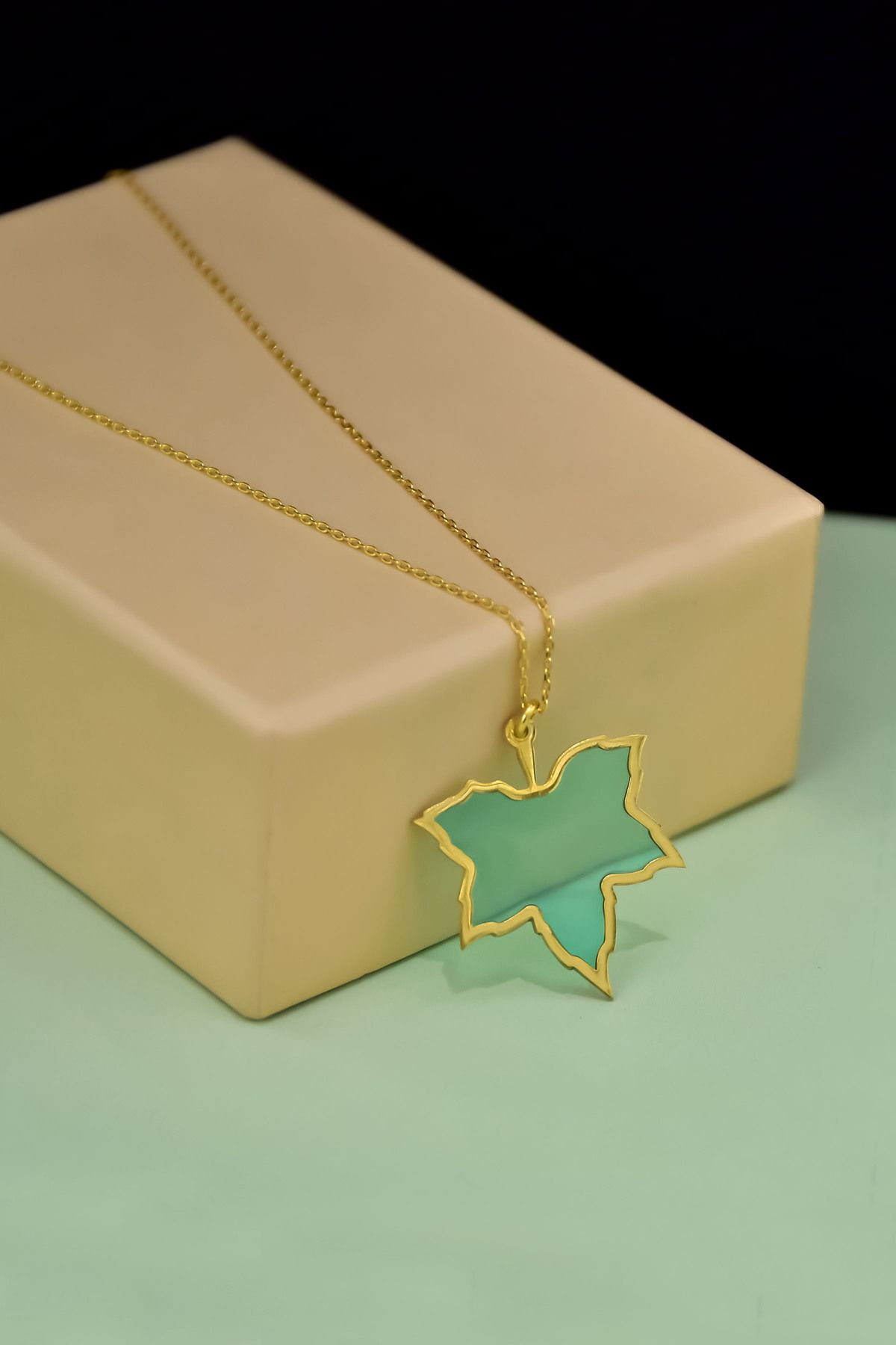 925 Ayar Gümüş Gold Kaplama Parlayan Rüya Serisi Tasarım Ebruli Cam Boyalı Çınar Kolye