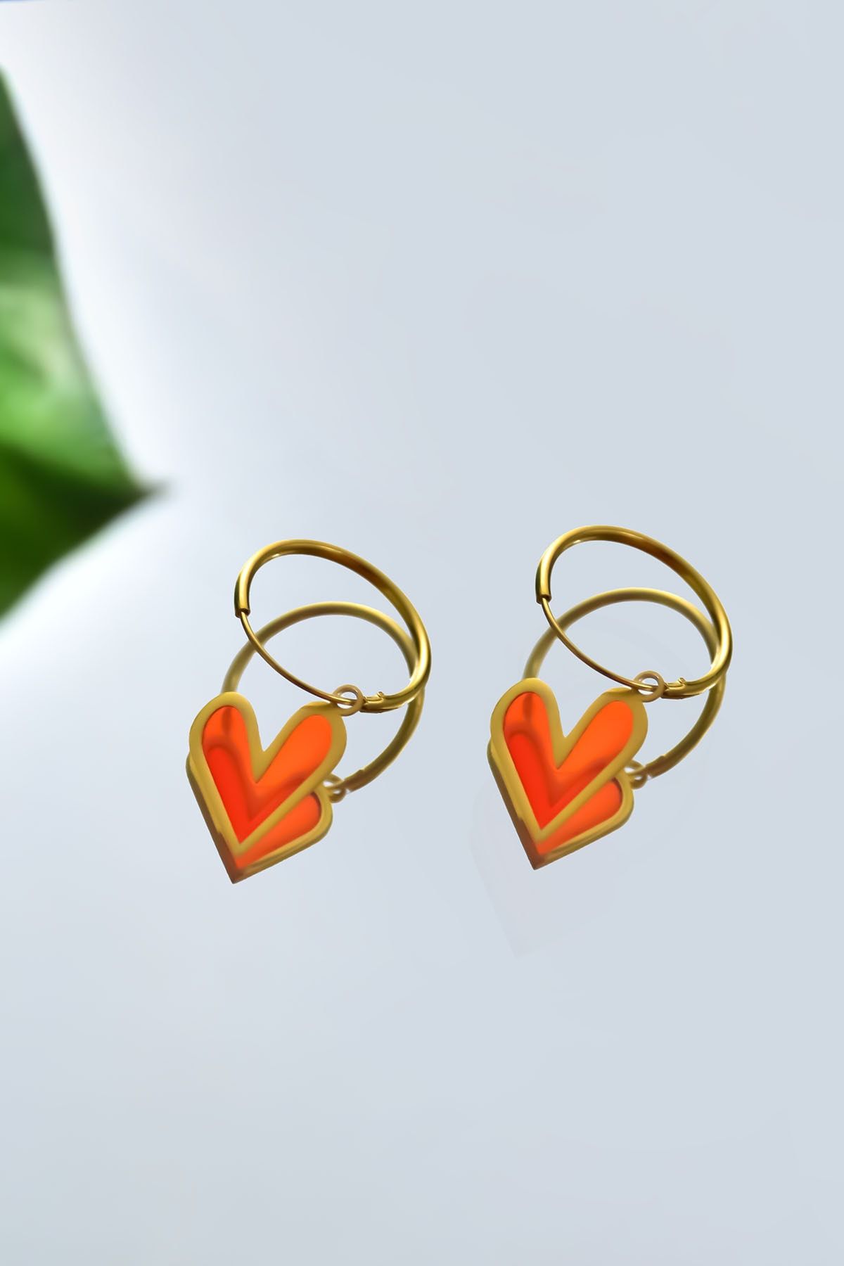 925 Ayar Gümüş Gold Kaplama Parlayan Rüya Serisi Tasarım Ebruli Cam Boyalı Kalp Halka Küpe