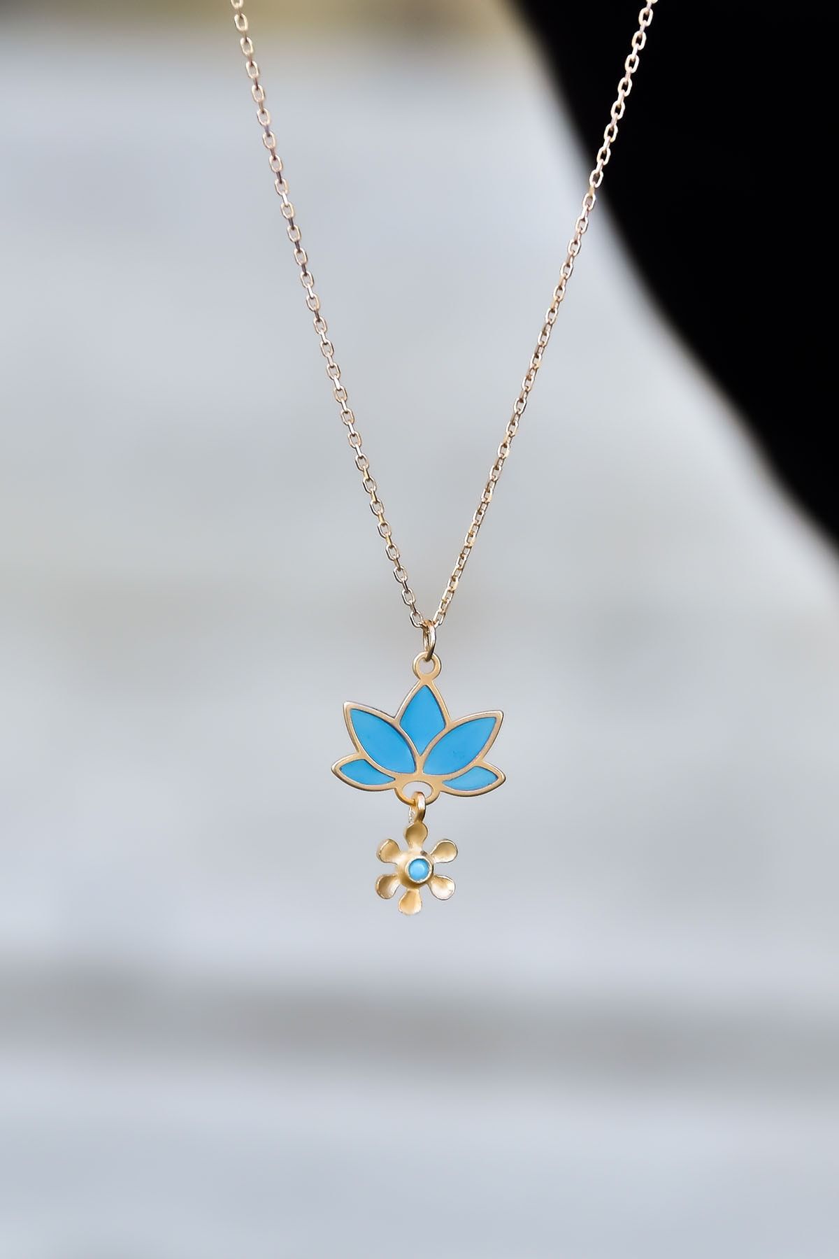 925 Ayar Gümüş Gold Kaplama Parlayan Rüya Serisi Tasarım Ebruli Cam Boyalı Lotus Kolye