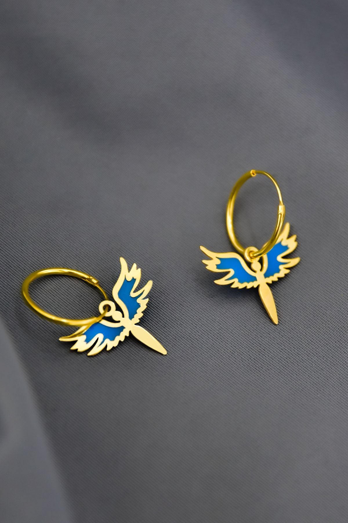 925 Ayar Gümüş Gold Kaplama Parlayan Rüya Serisi Tasarım Ebruli Mavi Cam Boya Mikail Meleği Küpe