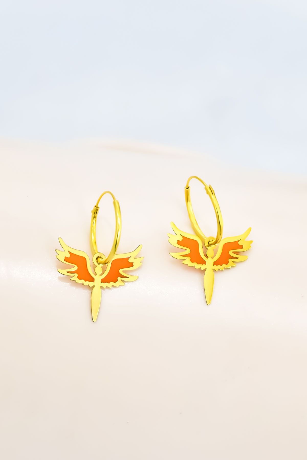 925 Ayar Gümüş Gold Kaplama Parlayan Rüya Serisi Tasarım Ebruli Turuncu Cam Boya Mikail Meleği Küpe