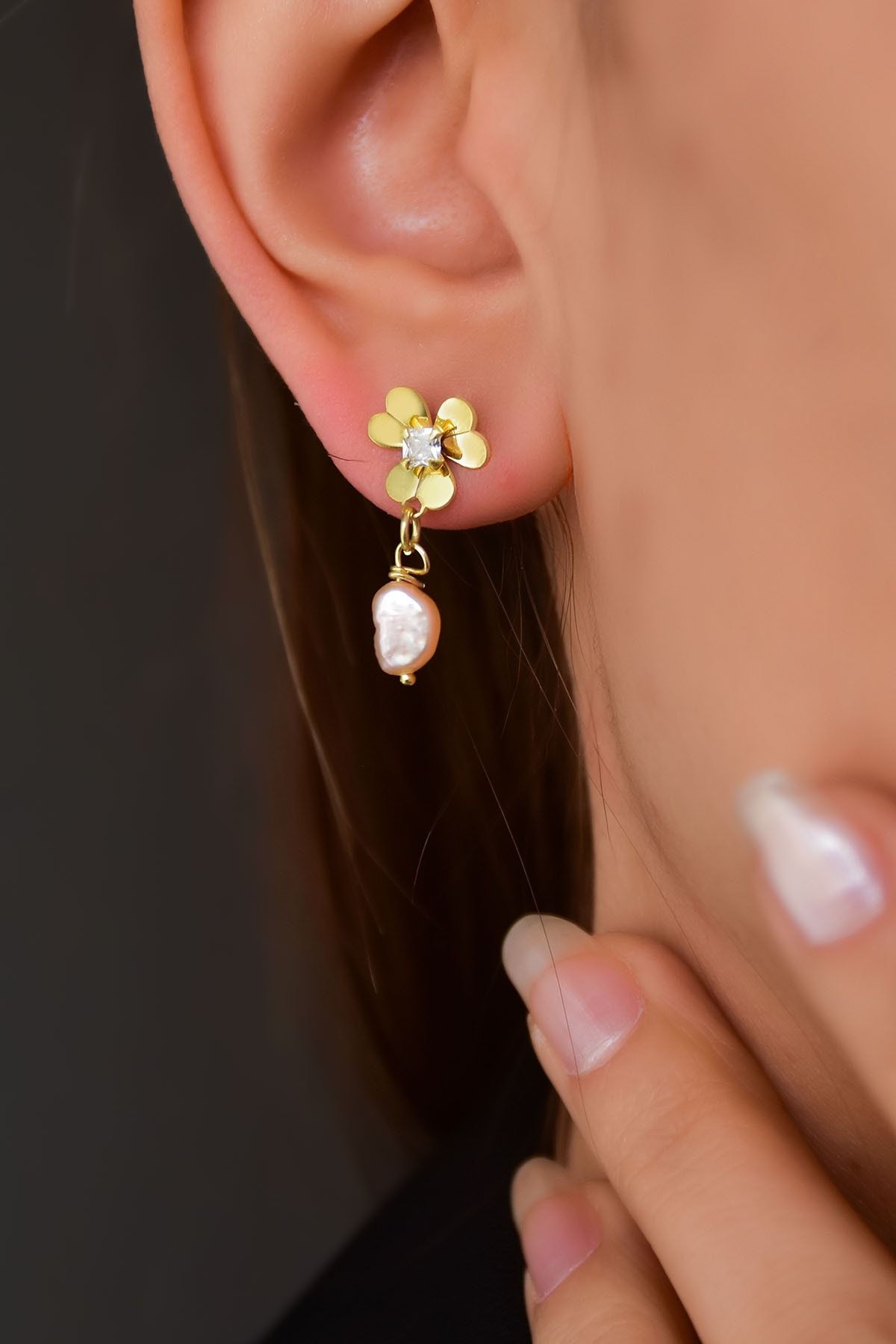 925 Ayar Gümüş Gold Kaplama Pembe Inci Sallantılı Zirkon Taşlı Frezya Çiçeği Küpe