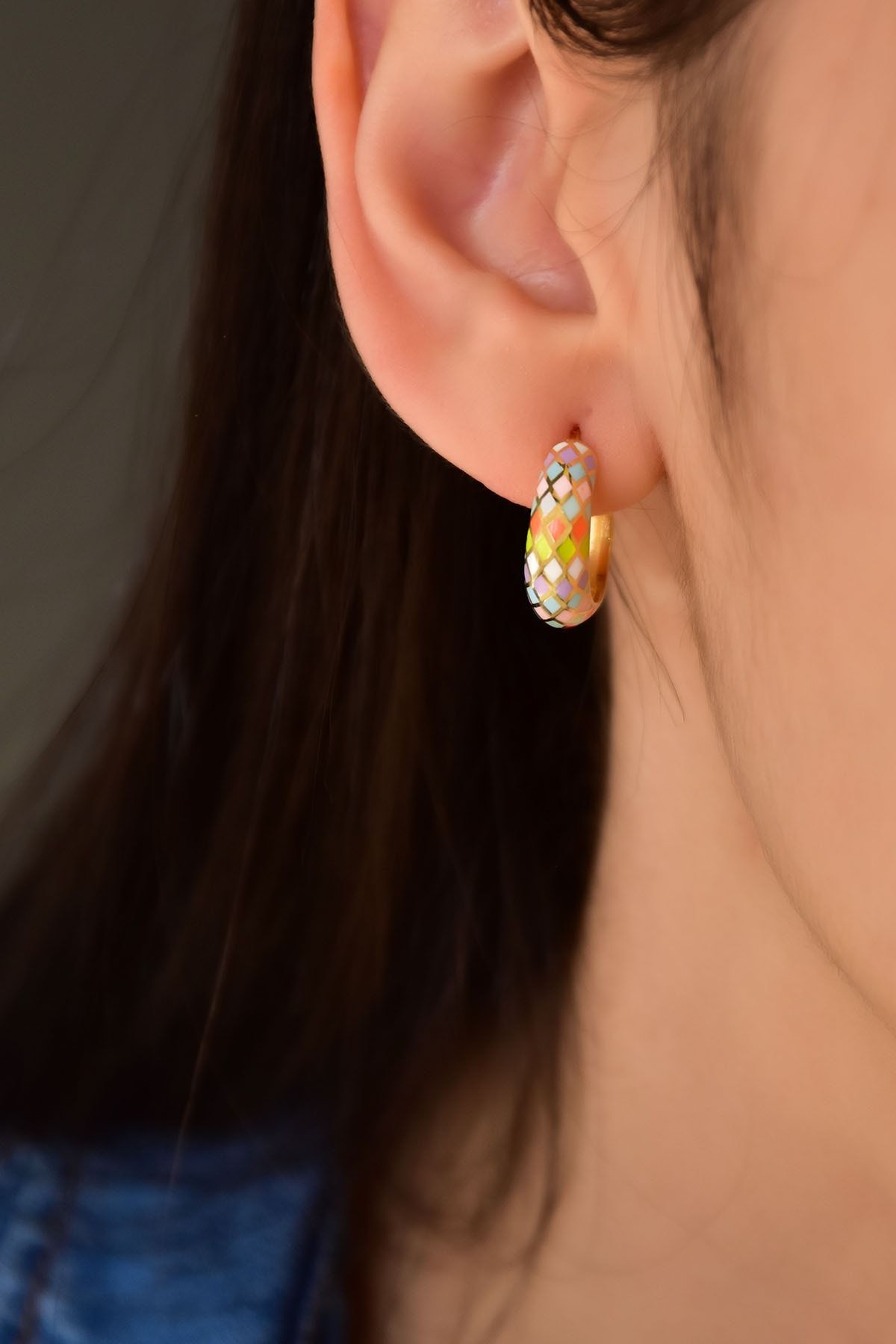 925 Ayar Gümüş Gold Kaplama Renkli Mineli Baklava Desenli Halka Küpe