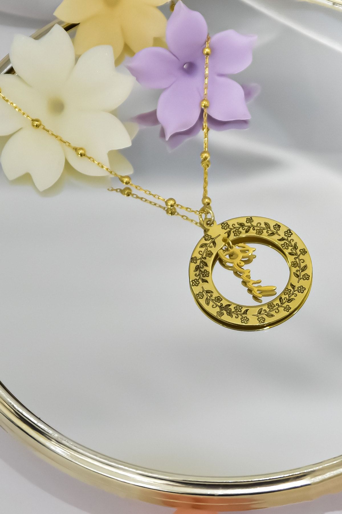 925 Ayar Gümüş Gold Kaplama Sarmaşık Çerçeveli İsimli Top Zincirli Kolye