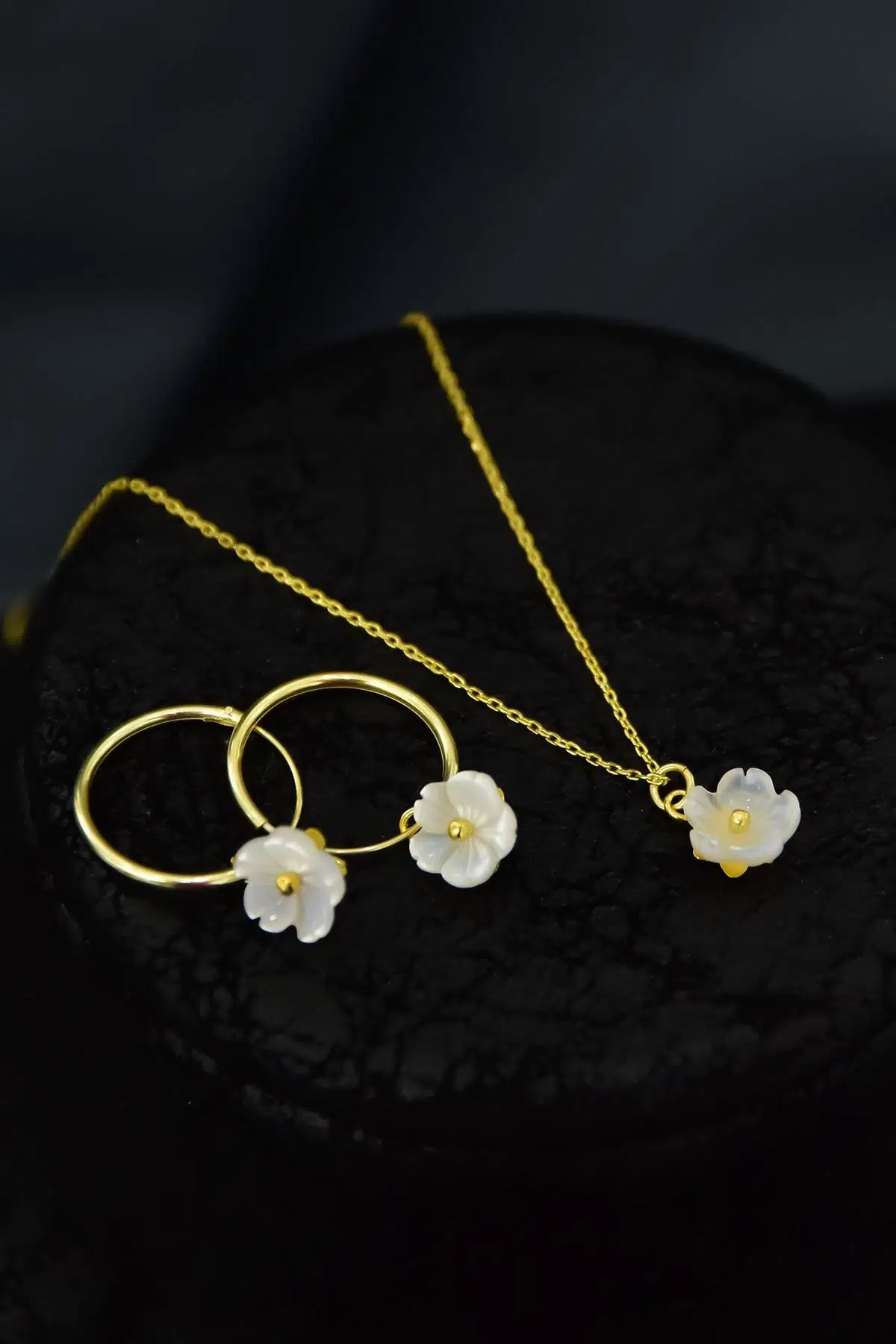 925 Ayar Gümüş Gold Kaplama Sedef Manolya Çiçeği Kolye Ve Halka Küpe Set