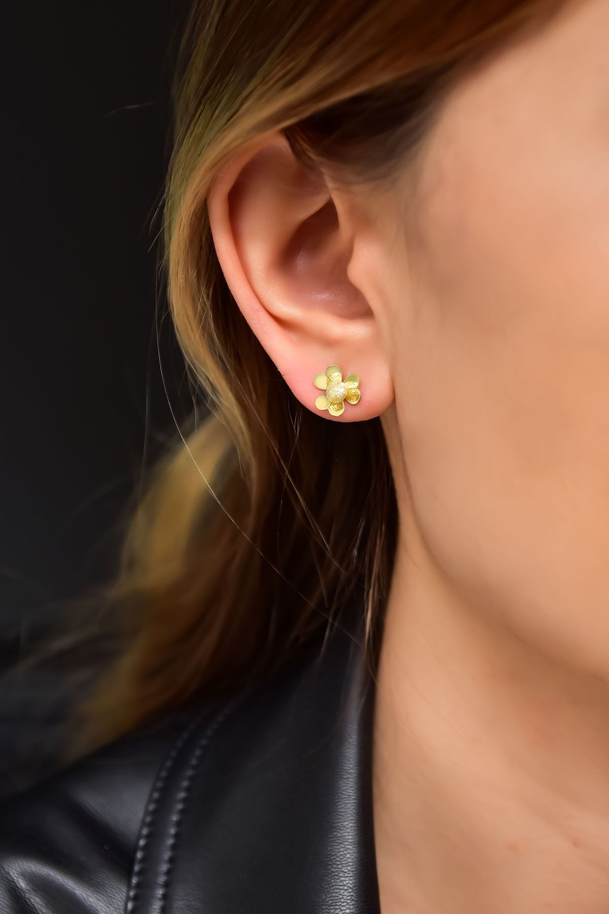 925 Ayar Gümüş Gold Kaplama Sim Toplu Çivili Frezya Çiçeği Küpe