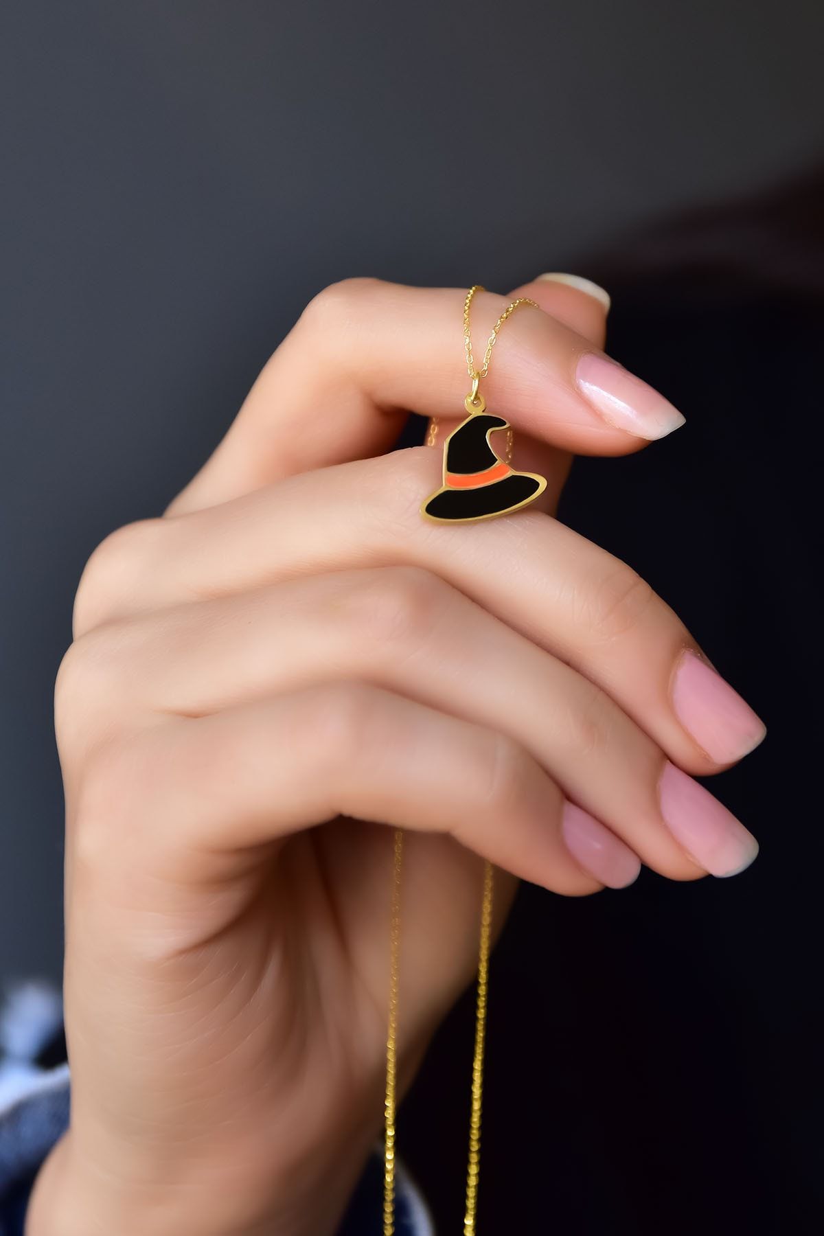 925 Ayar Gümüş Gold Kaplama Siyah Mineli Cadılar Bayramı Cadı Şapkası Kolye