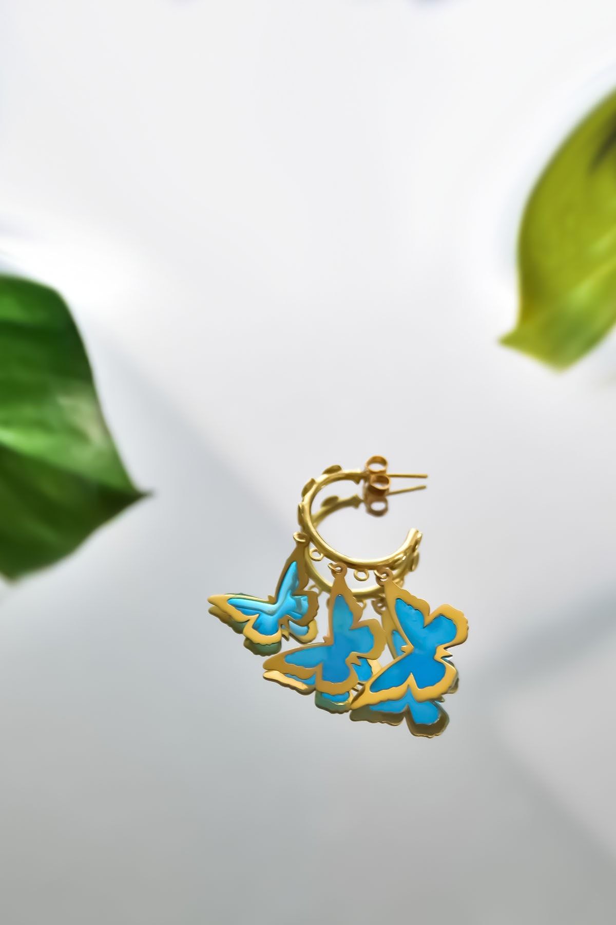 925 Ayar Gümüş Gold Kaplama Tekli Parlayan Rüya Serisi Tasarım Ebruli Cam Boyalı Üçlü Kelebek Küpe