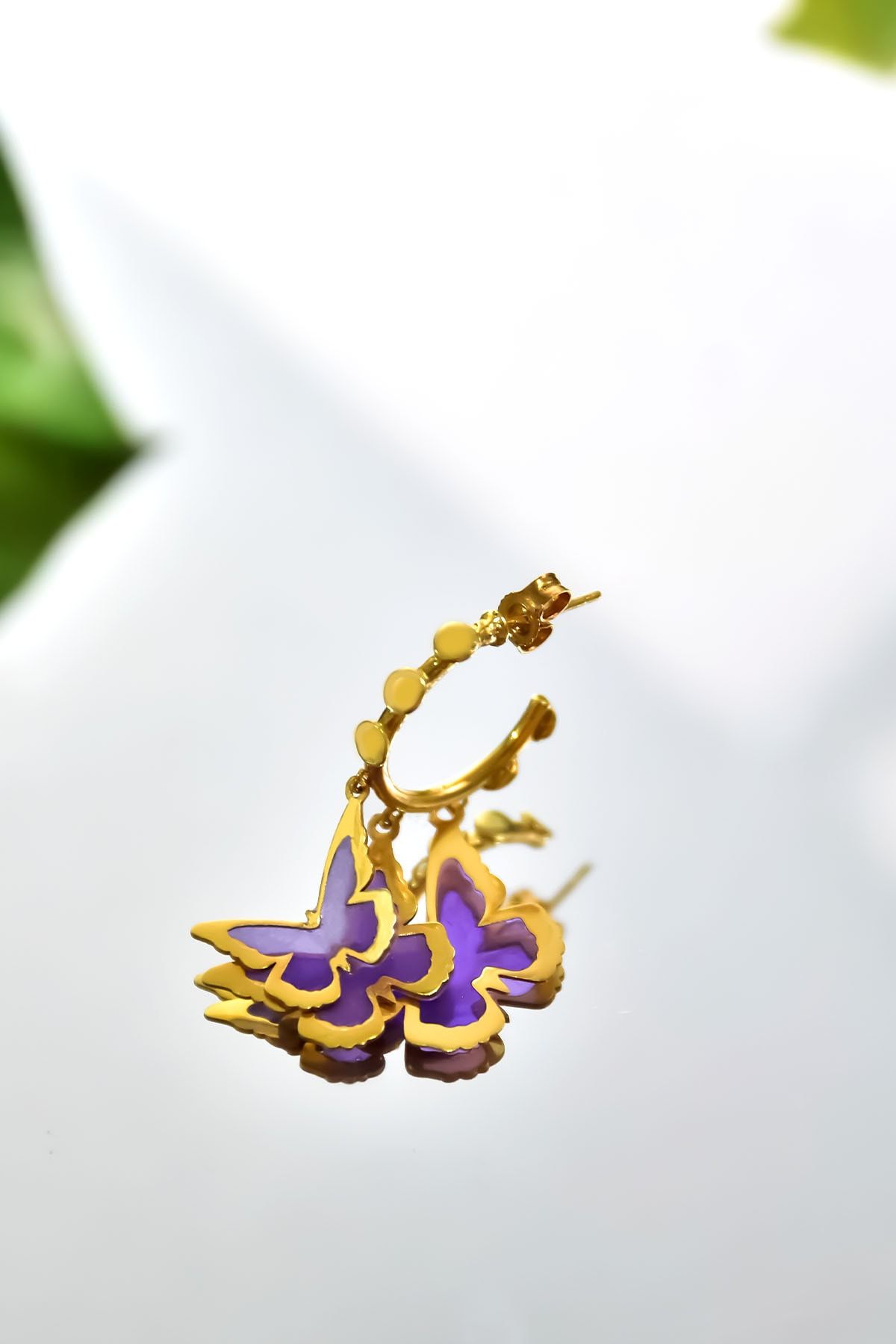 925 Ayar Gümüş Gold Kaplama Tekli Parlayan Rüya Serisi Tasarım Ebruli Cam Boyalı Üçlü Kelebek Küpe