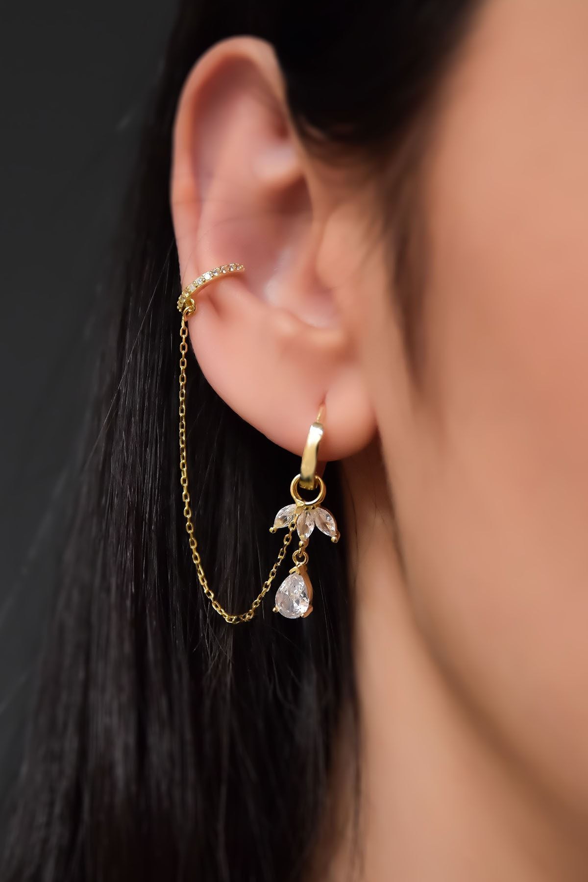 925 Ayar Gümüş Gold Kaplama Tekli Tamtur Kıkırdak Ve Zincirli Sallantılı Tasarım Halka Küpe