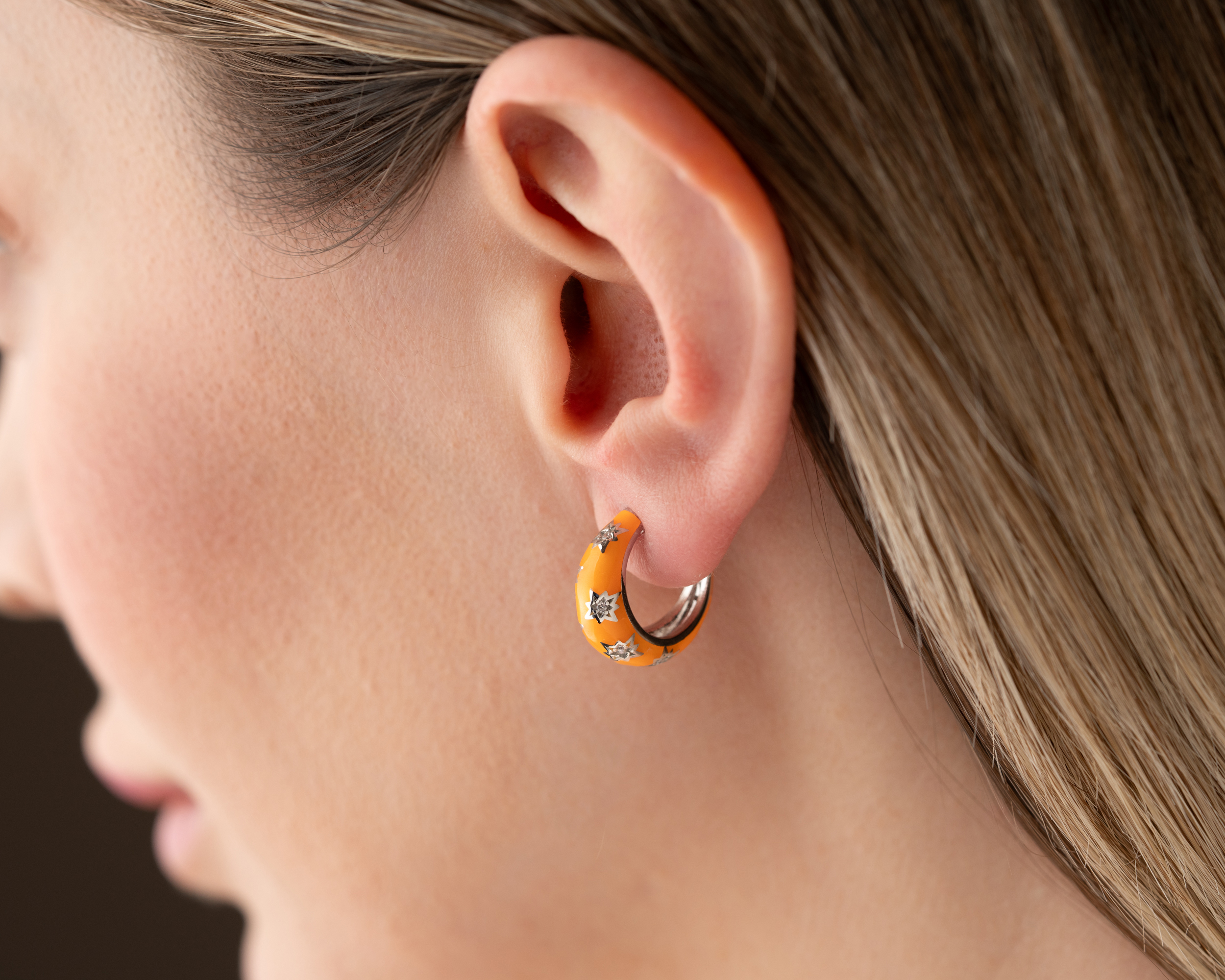 925 Ayar Gümüş Gold Kaplama Turuncu Mineli , Zirkon Taşlı Kutup Yıldızı Desenli Halka Küpe