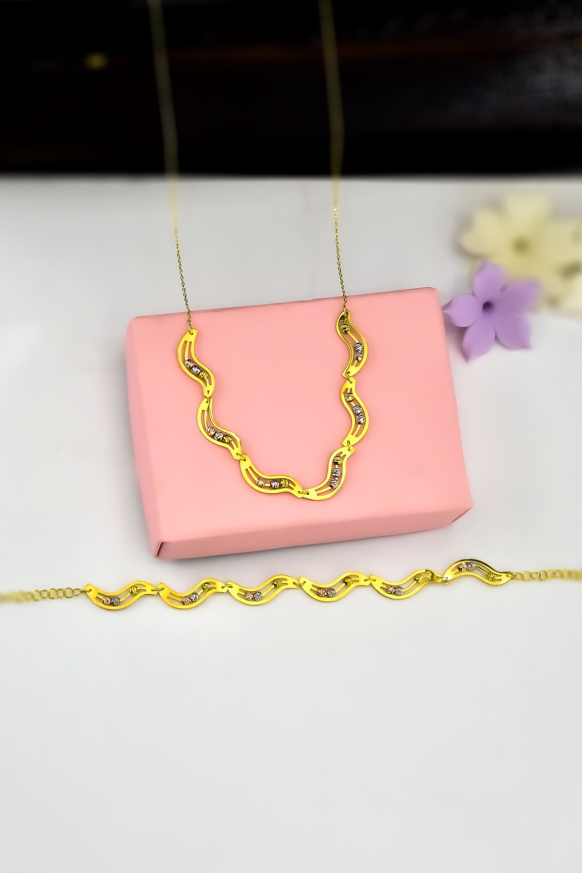 925 Ayar Gümüş Gold Kaplama Üç Renk Dorika Toplu Kıvrımlı Tasarım Kolye ve Bileklik Set