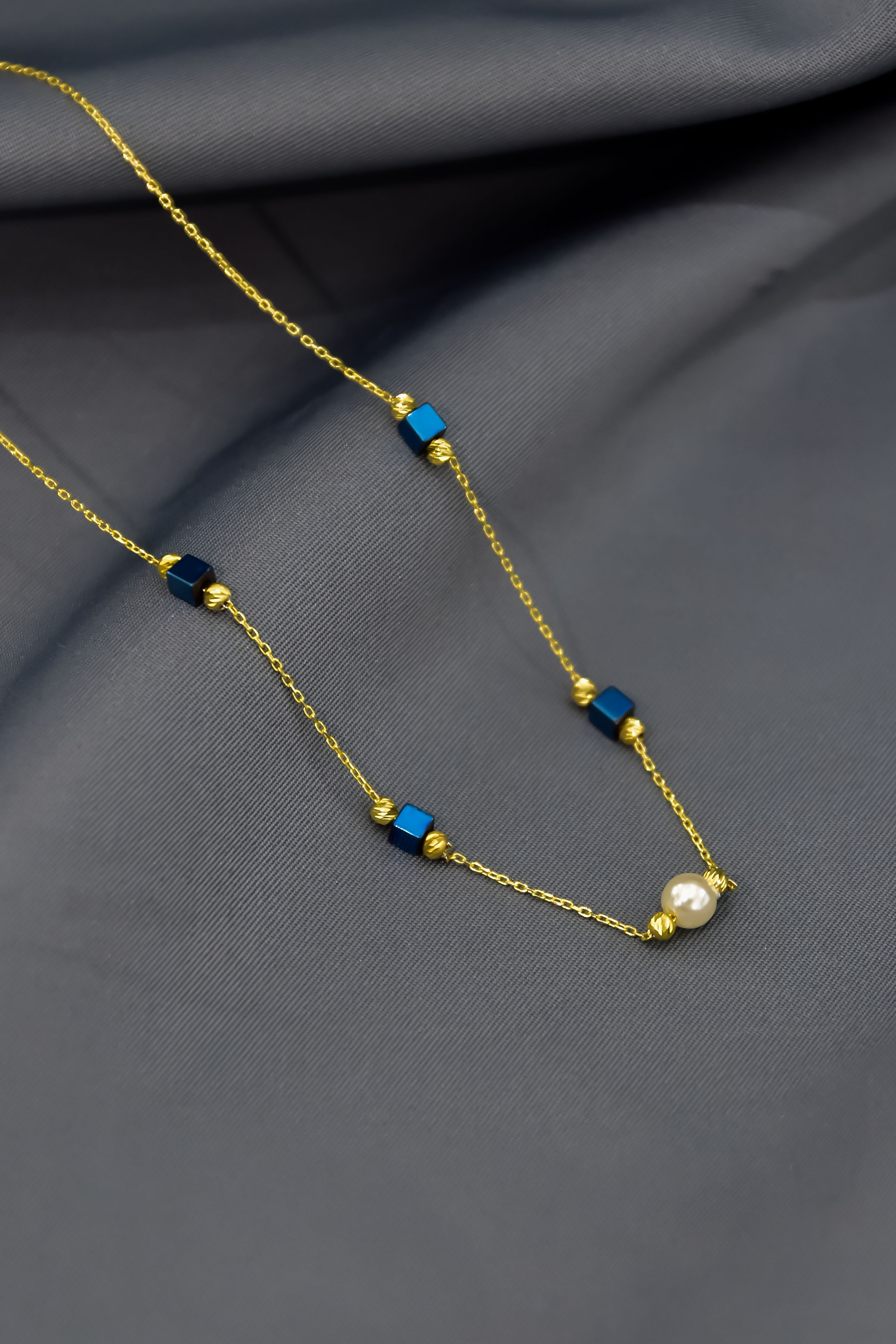 925 Ayar Gümüş Gold Kaplama Üçlü Incili , Lacivert Kare Boncuklu Kolye