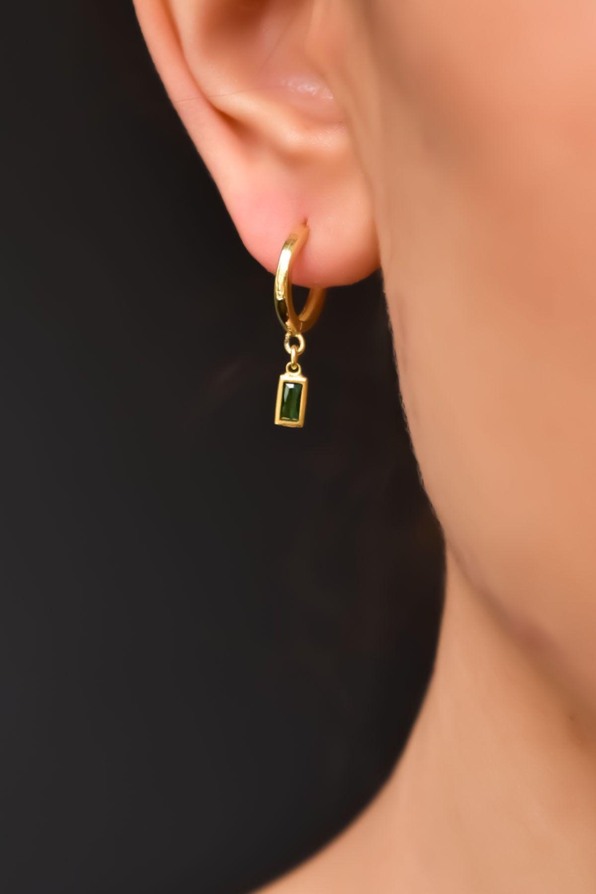 925 Ayar Gümüş Gold Kaplama Yeşil Baget Taşlı Halka Küpe