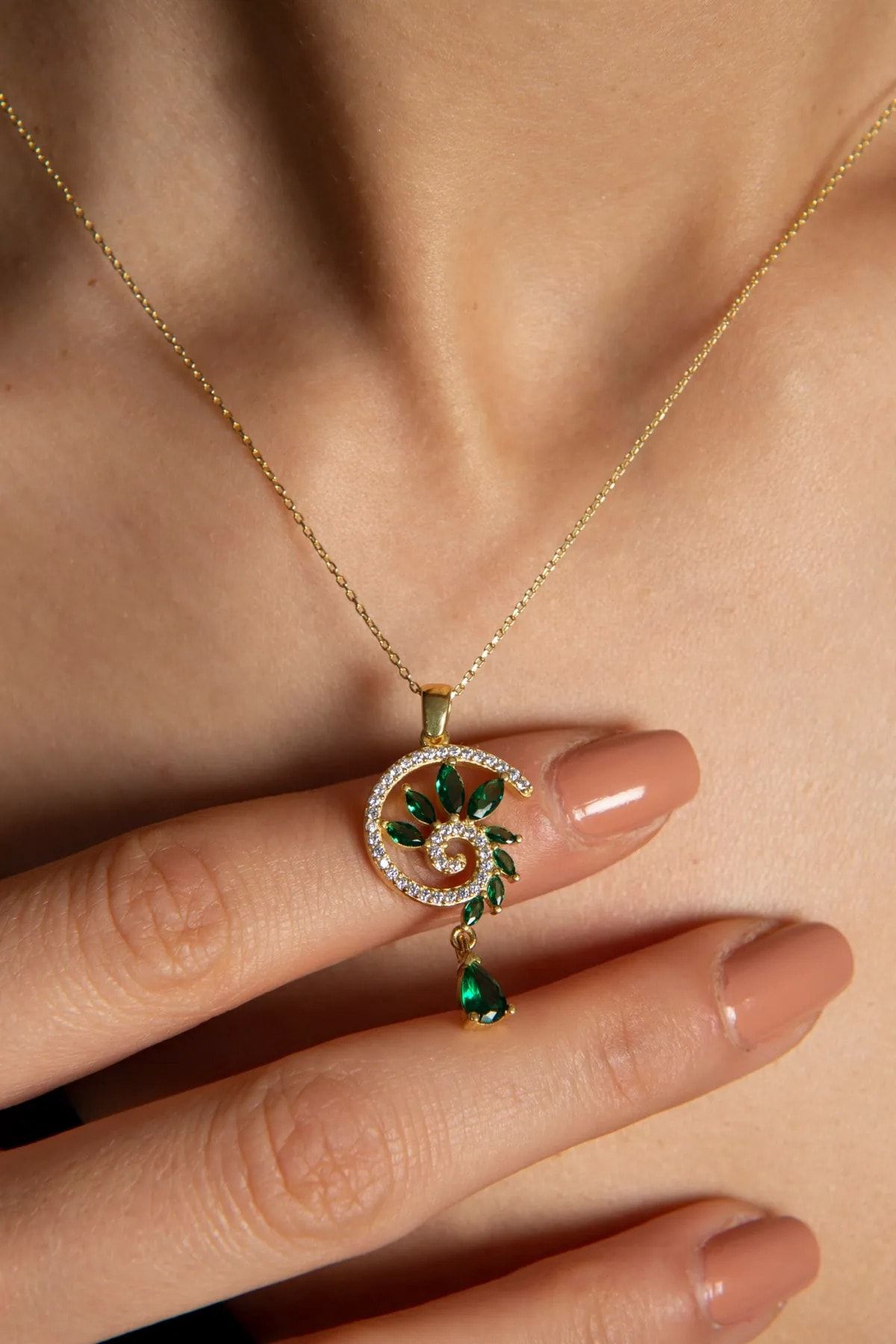 925 Ayar Gümüş Gold Kaplama Yeşim Renkli Spiral Snail Tasarım Kolye
