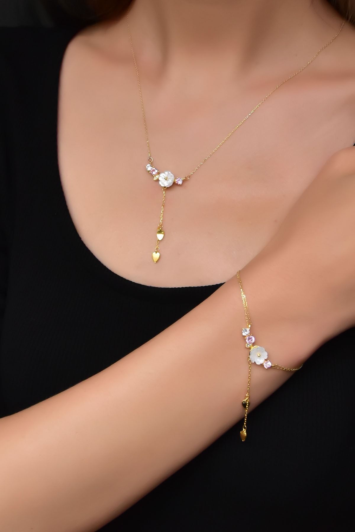 925 Ayar Gümüş Gold Kaplama Zincir Sallantılı Taşlı Sedef Manolya Çiçeği Kolye Ve Bileklik Set