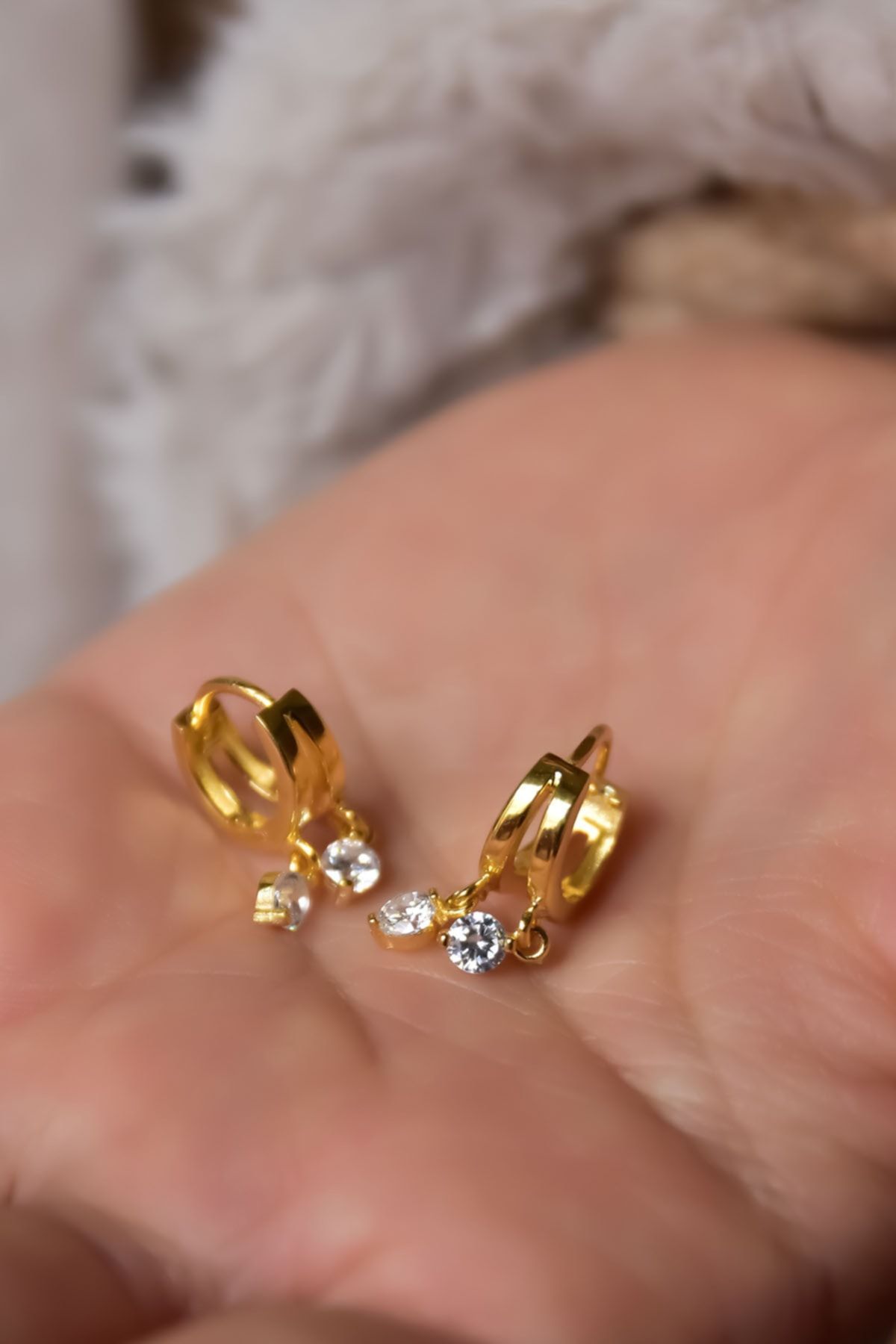 925 Ayar Gümüş Gold Kaplama Zirkon Taş Sallantılı Çift Halka Küpe