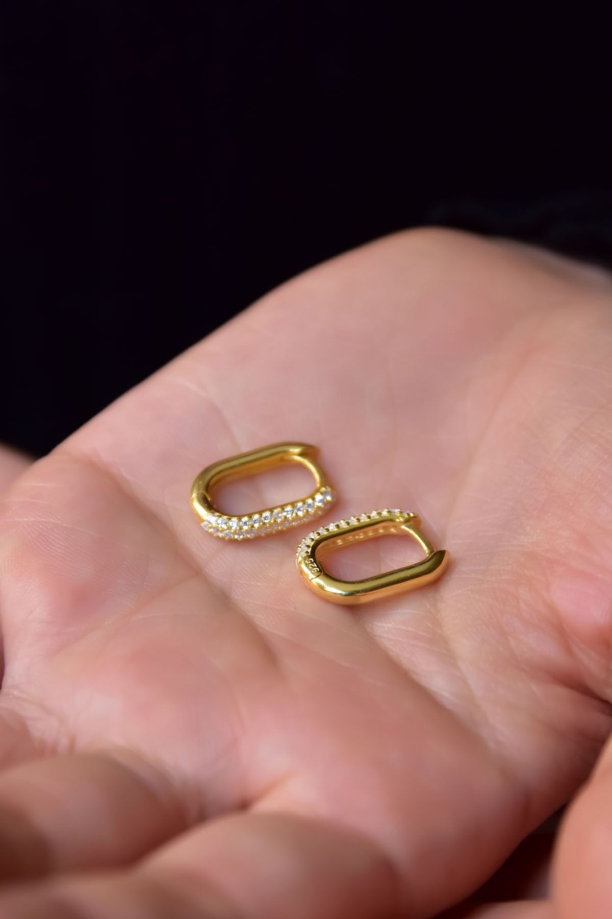 925 Ayar Gümüş Gold Kaplama Zirkon Taşlı Dikdörtgen Halka Küpe