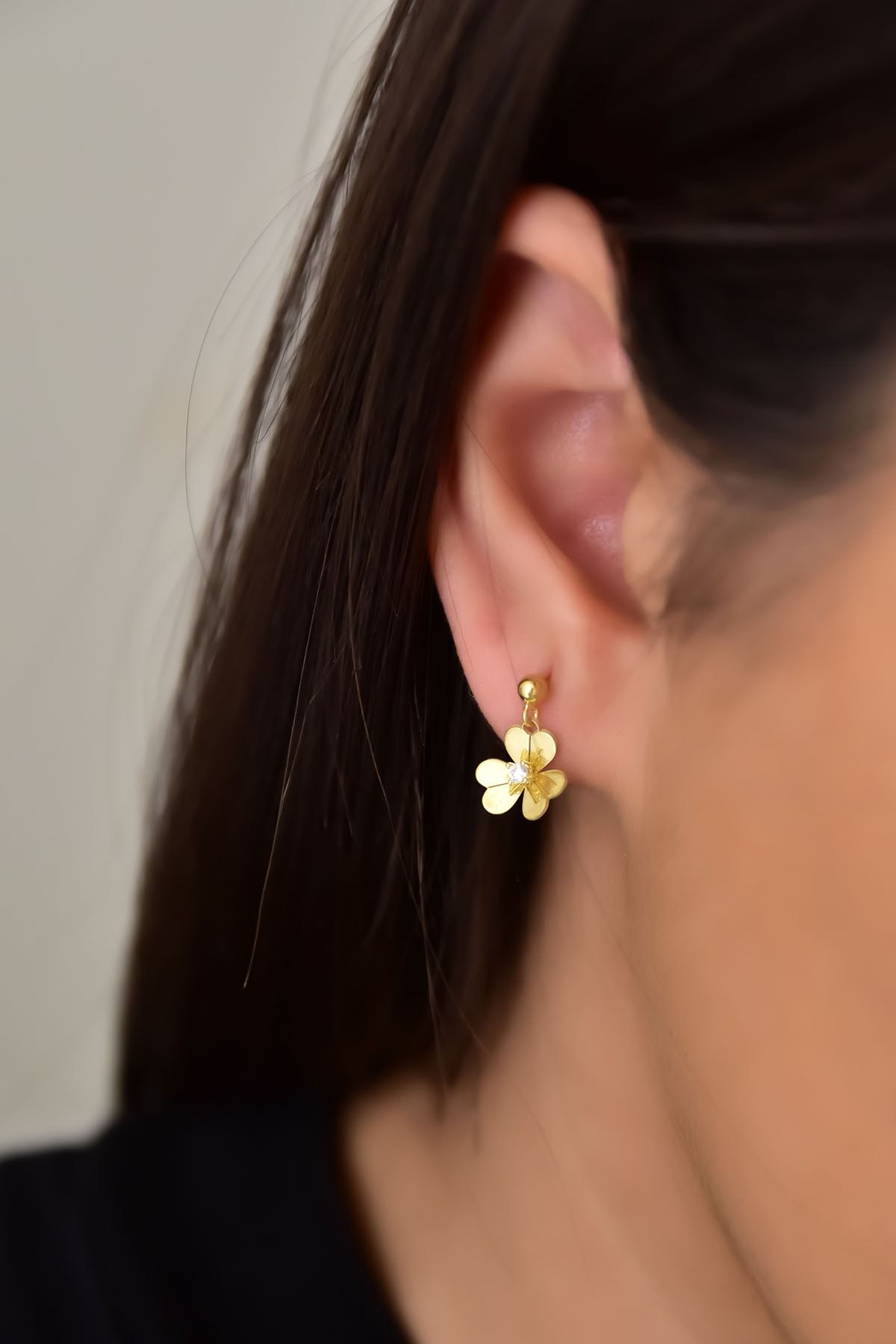 925 Ayar Gümüş Gold Kaplama Zirkon Taşlı Frezya Çiçeği Küpe