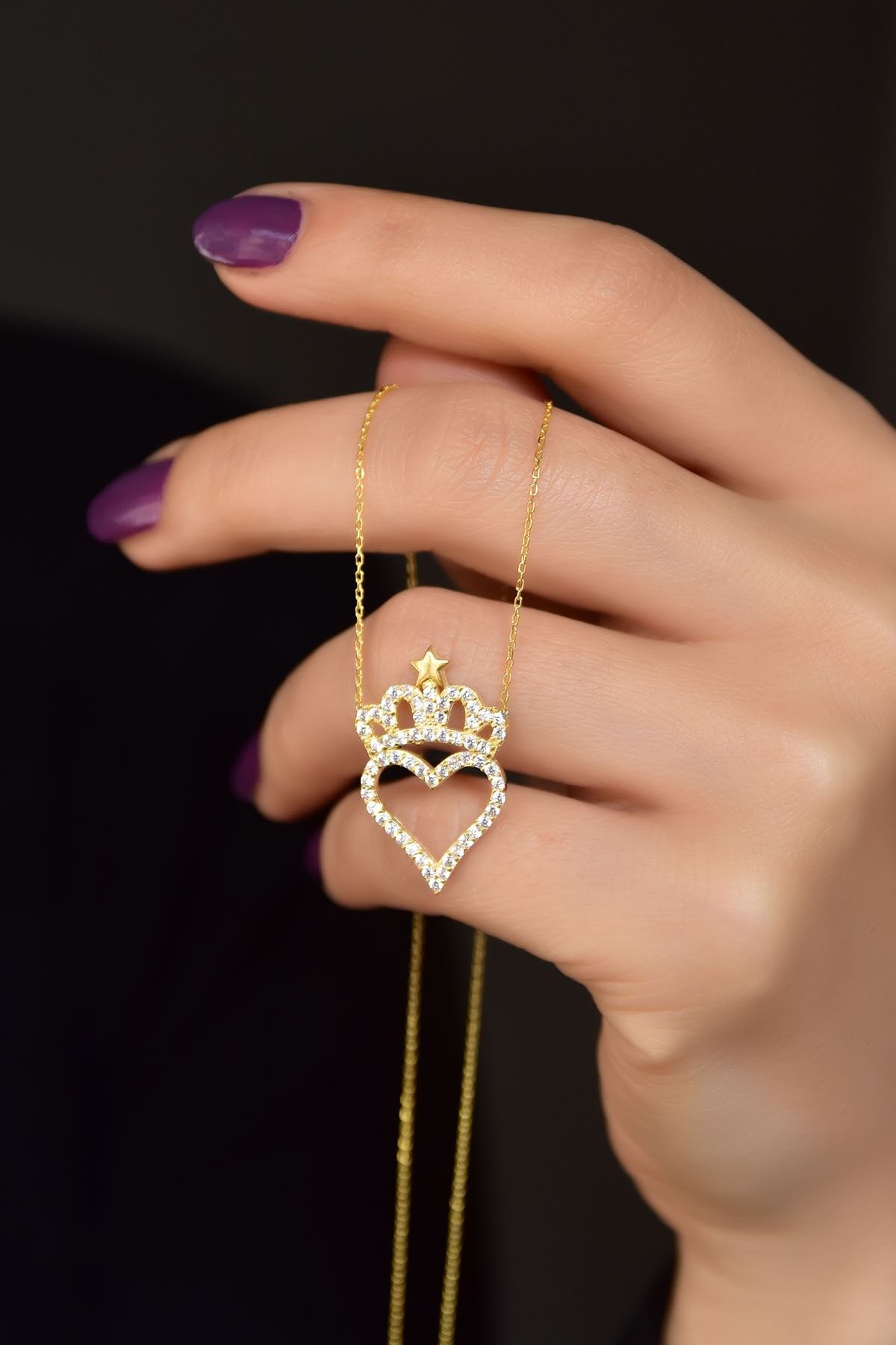 925 Ayar Gümüş Gold Kaplama Zirkon Taşlı Kalpli Kralıçe Tacı Kolye