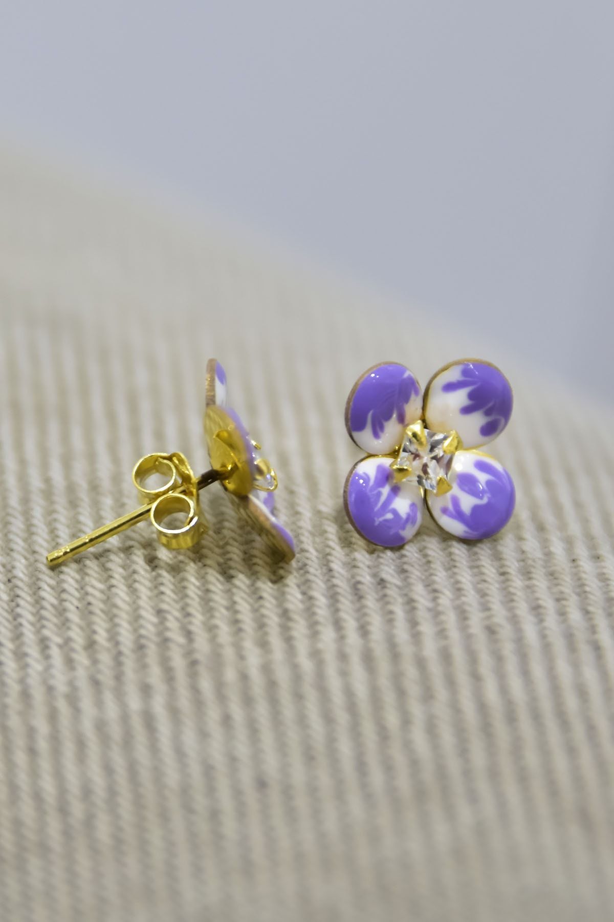 925 Ayar Gümüş Gold Kaplama Zirkon Taşlı Lila Mineli Yonca Küpe