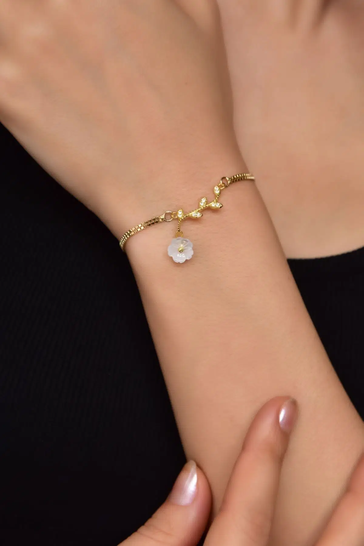 925 Ayar Gümüş Gold Kaplama Zirkon Taşlı Sedef Manolya Çiçeği Bileklik