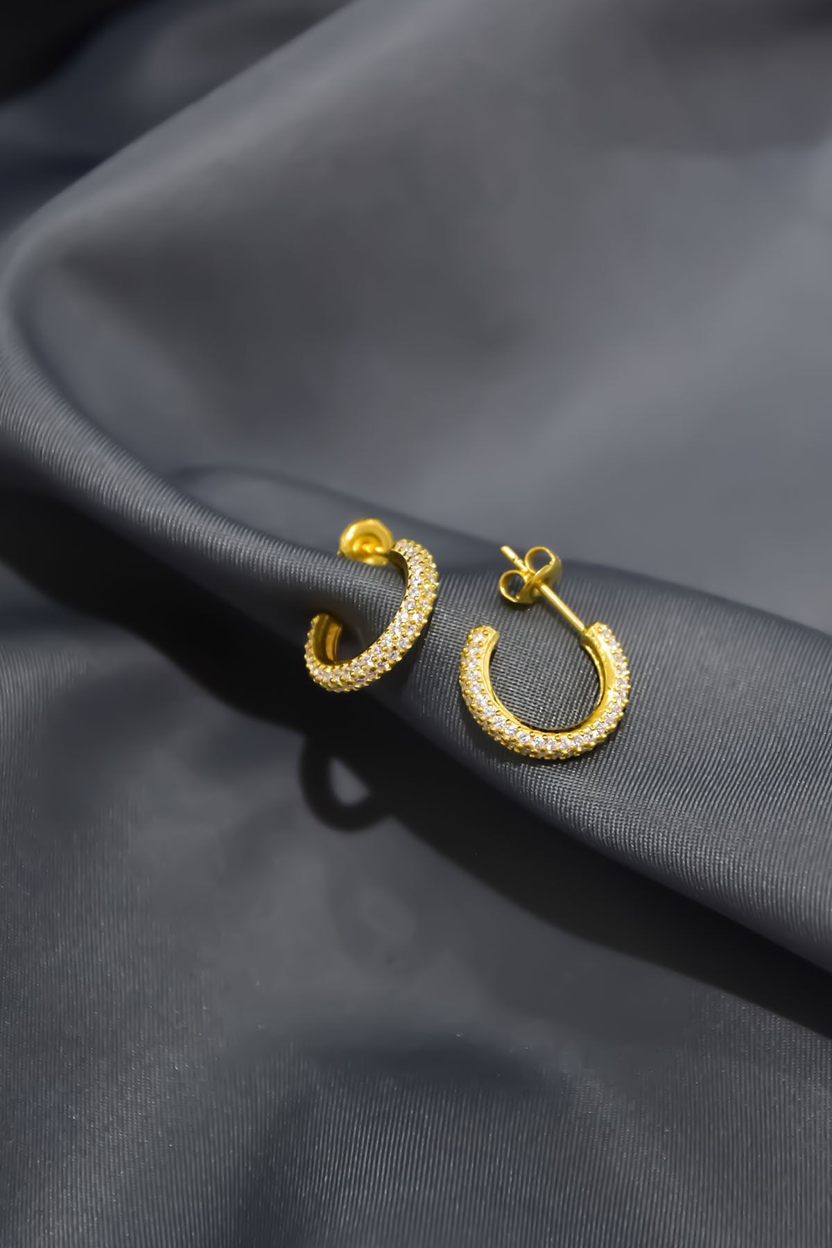 925 Ayar Gümüş Gold Kaplama Zirkon Taşlı Tamtur Çivili Küpe