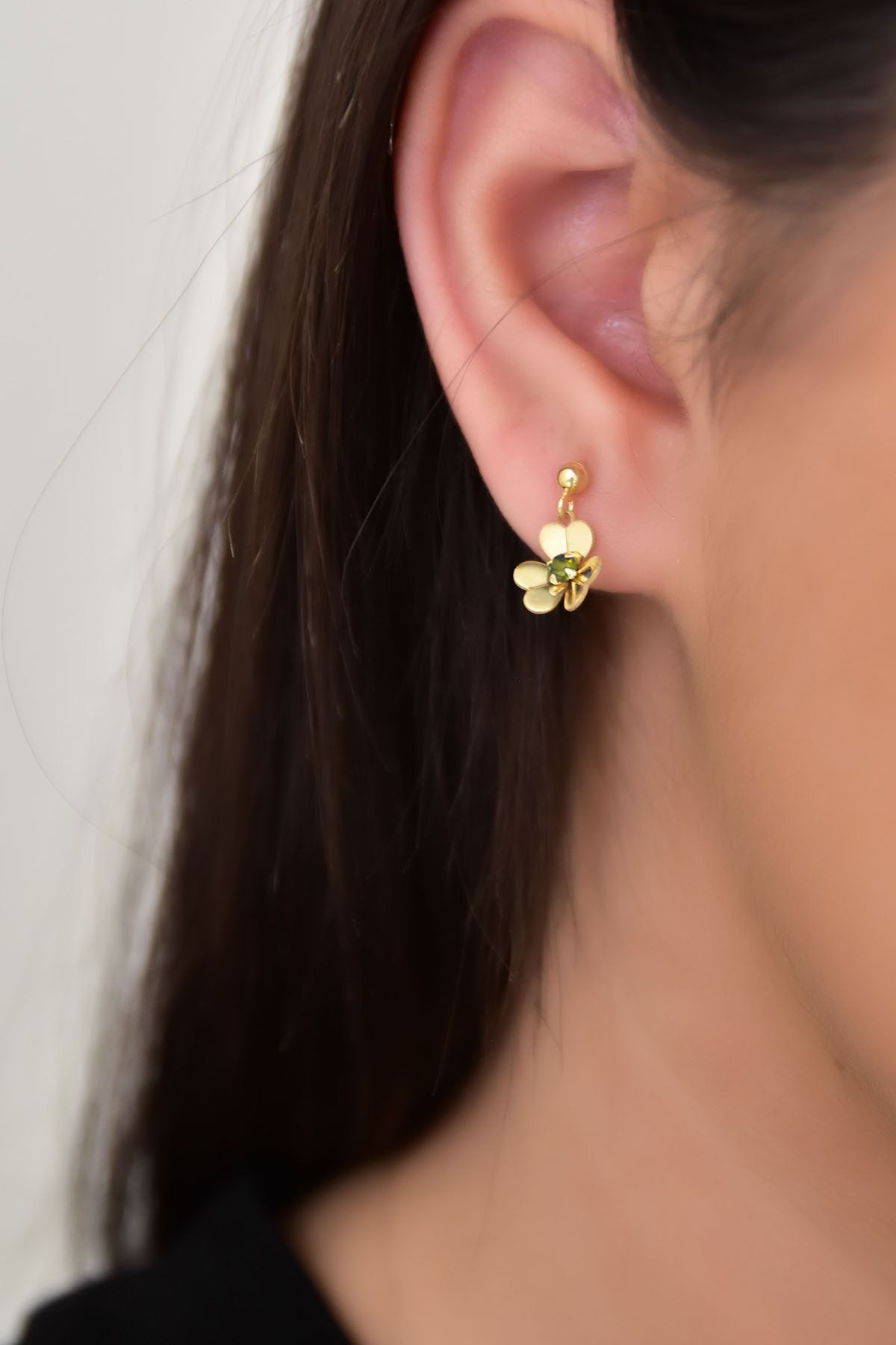 925 Ayar Gümüş Gold Kaplama Zirkon Taşlı Yeşil Frezya Çiçeği Küpe