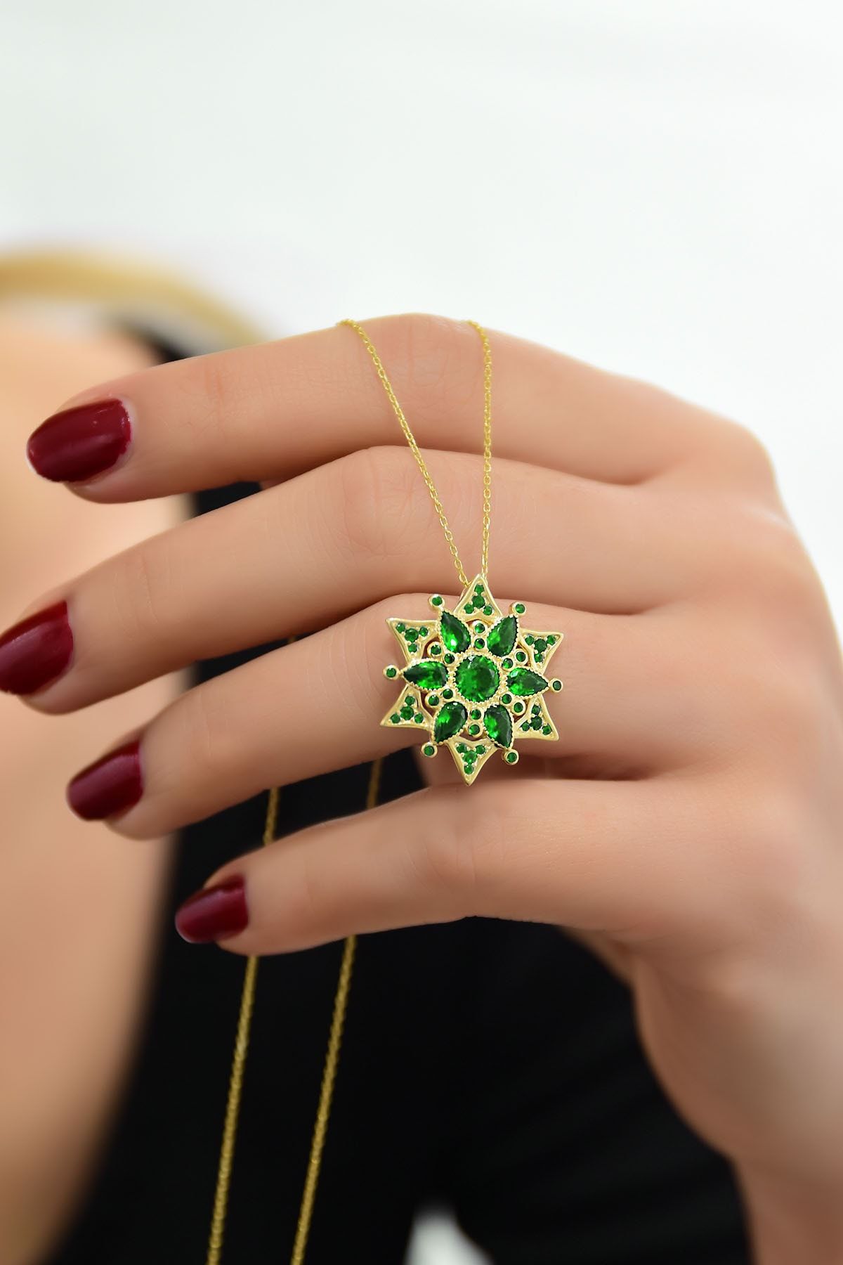 925 Ayar Gümüş Gold Kaplama Zümrüt Yeşili Kamelya Çiçeği Kolye