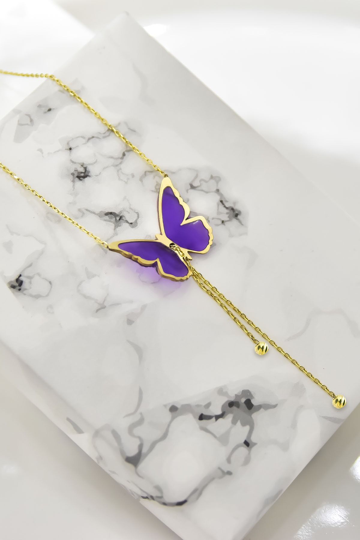 925 Ayar Gümüş Gold Parlayan Rüya Serisi Tasarım Ebruli Cam Boyalı Dorika Toplu Kelebek Kolye