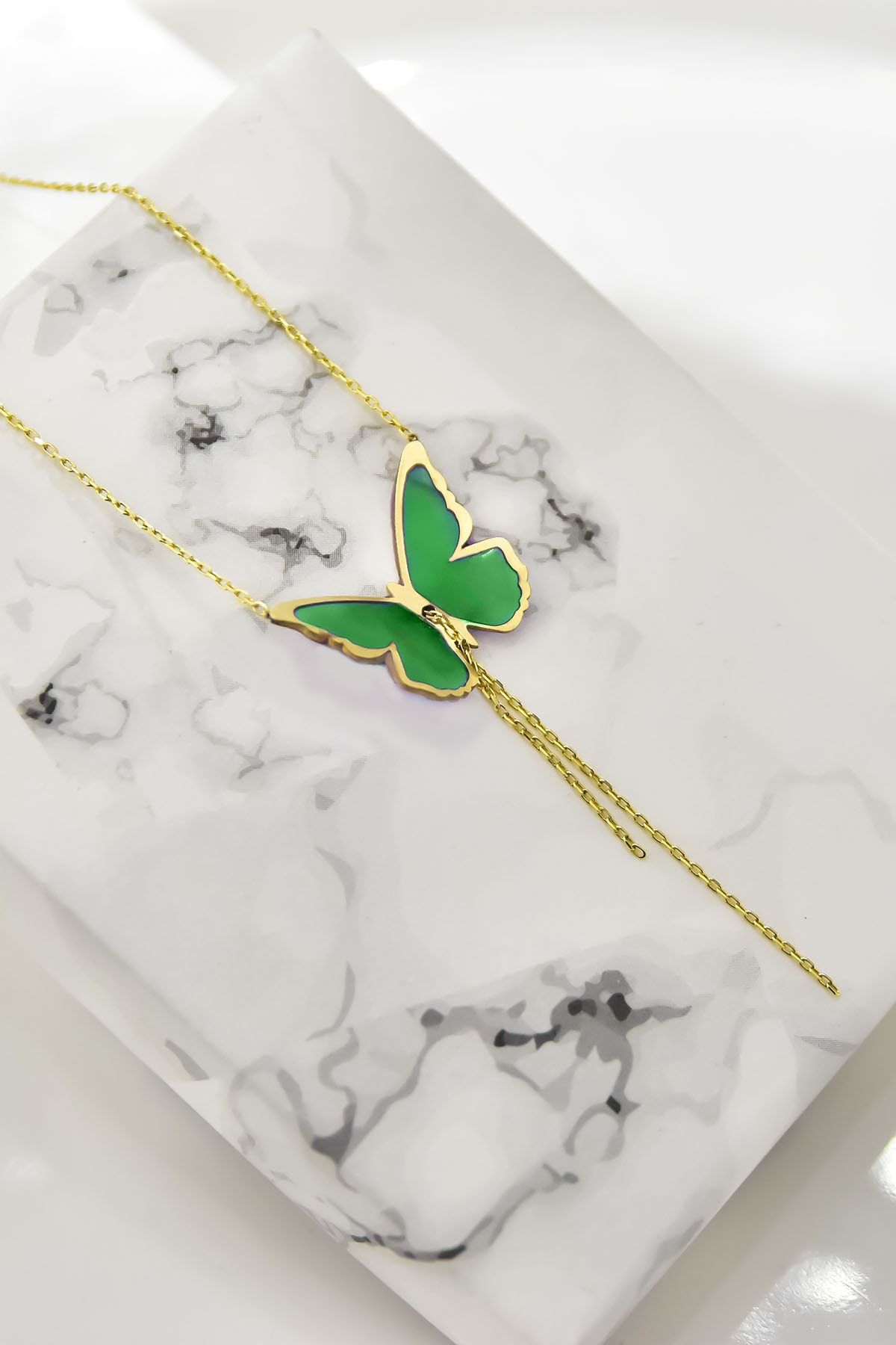 925 Ayar Gümüş Gold Parlayan Rüya Serisi Tasarım Ebruli Cam Boyamalı Zincir Sallantılı Kelebek Kolye