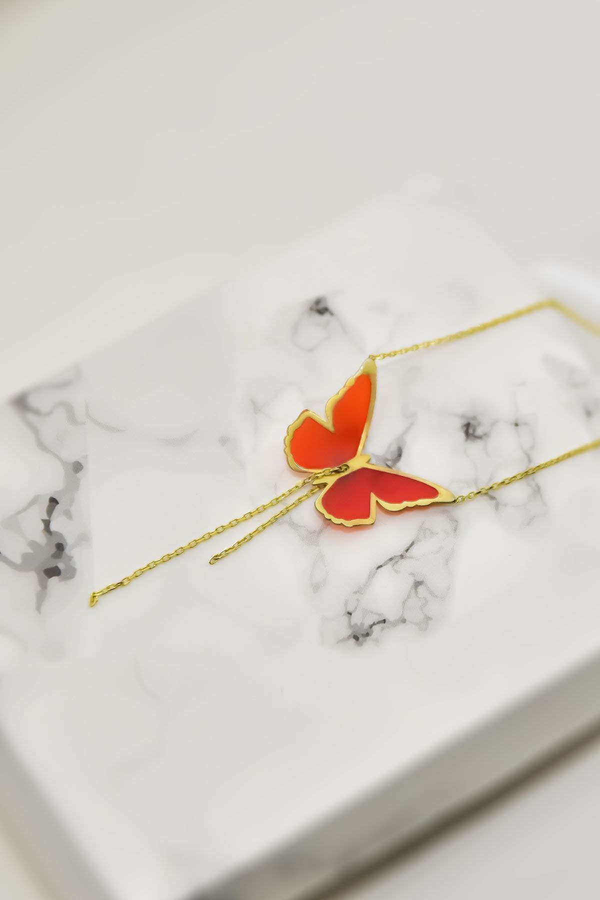 925 Ayar Gümüş Gold Parlayan Rüya Serisi Tasarım Ebruli Cam Boyamalı Zincir Sallantılı Kelebek Kolye