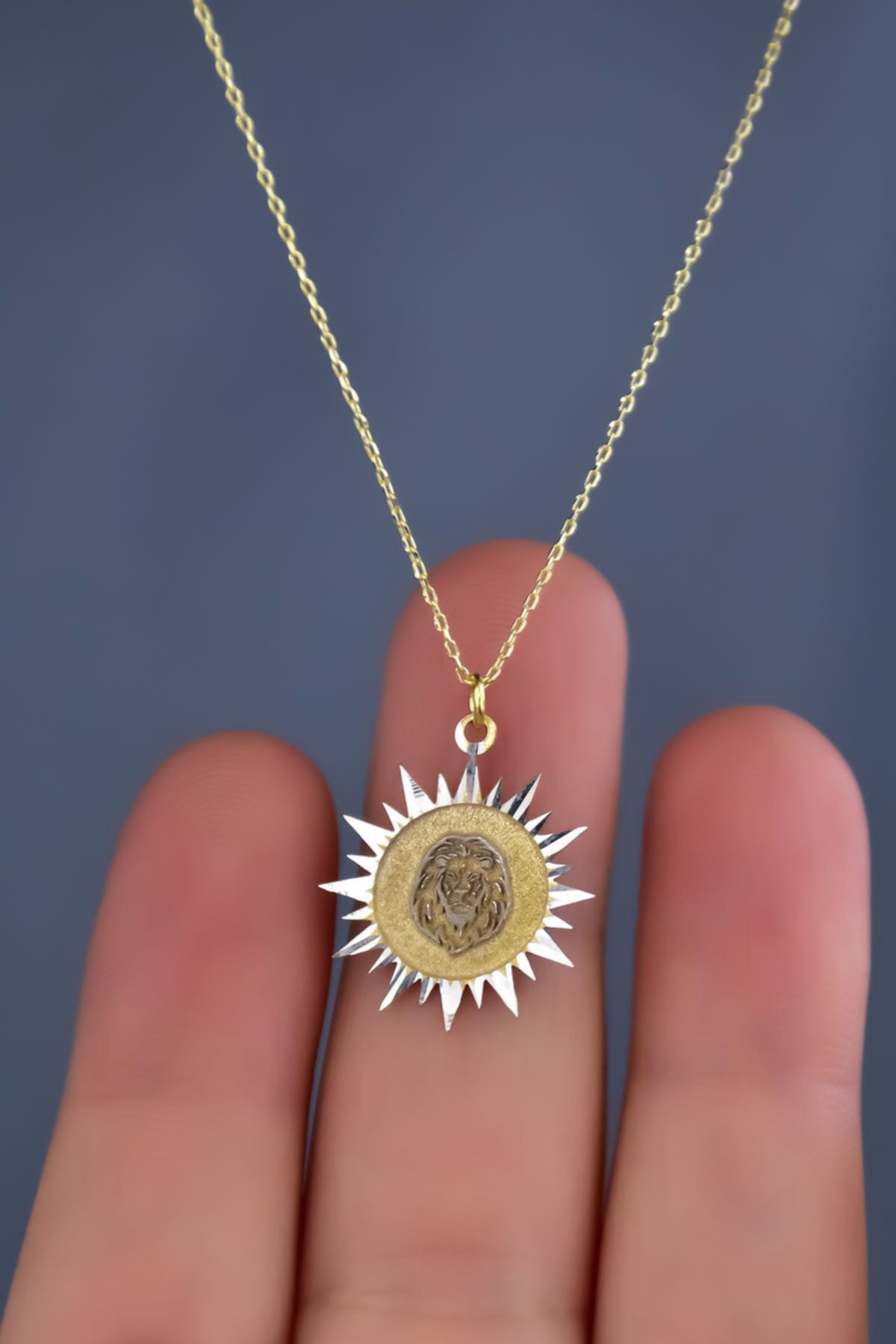 925 Ayar Gümüş Gold Rodyum Kaplama Aslan Kristal Kesim Güneş Plaka Kolye