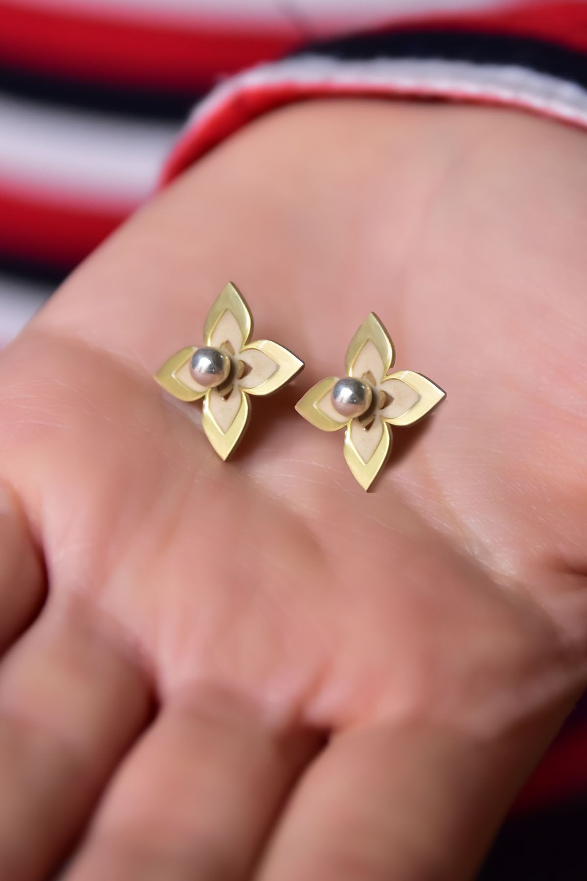 925 Ayar Gümüş Gold-rodyum Kaplama Lilyum Çiçeği Çivili Küpe