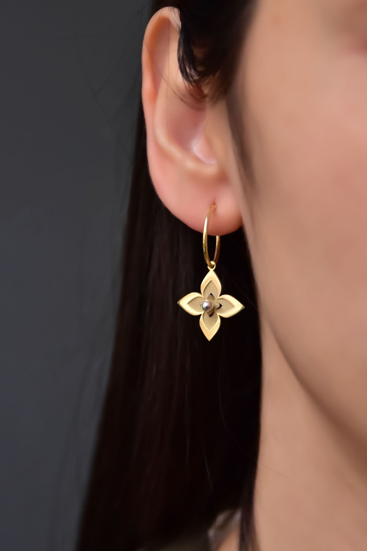 925 Ayar Gümüş Gold-rodyum Kaplama Lilyum Çiçeği Halka Küpe