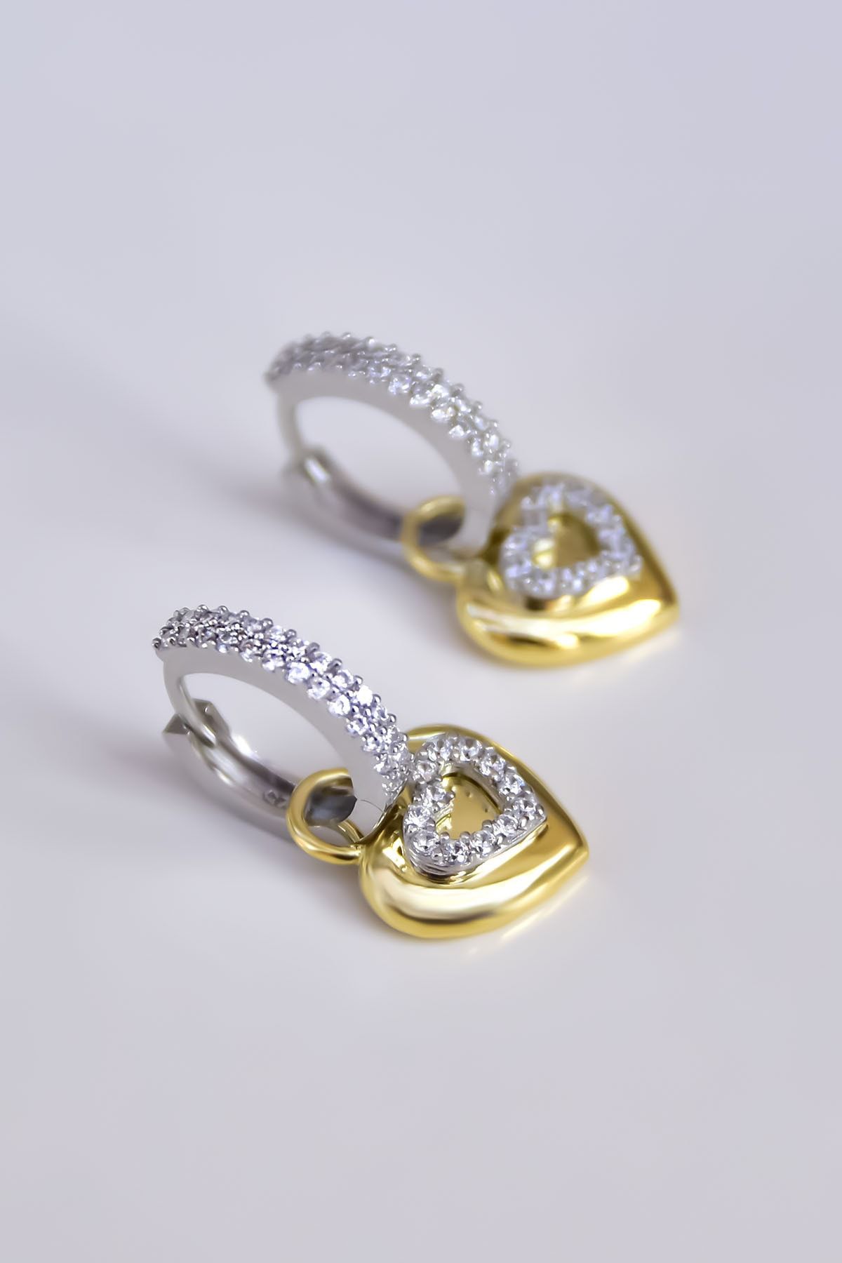 925 Ayar Gümüş Gold-rodyum Kaplama Zirkon Taşlı Tasarım Kalp Halka Küpe