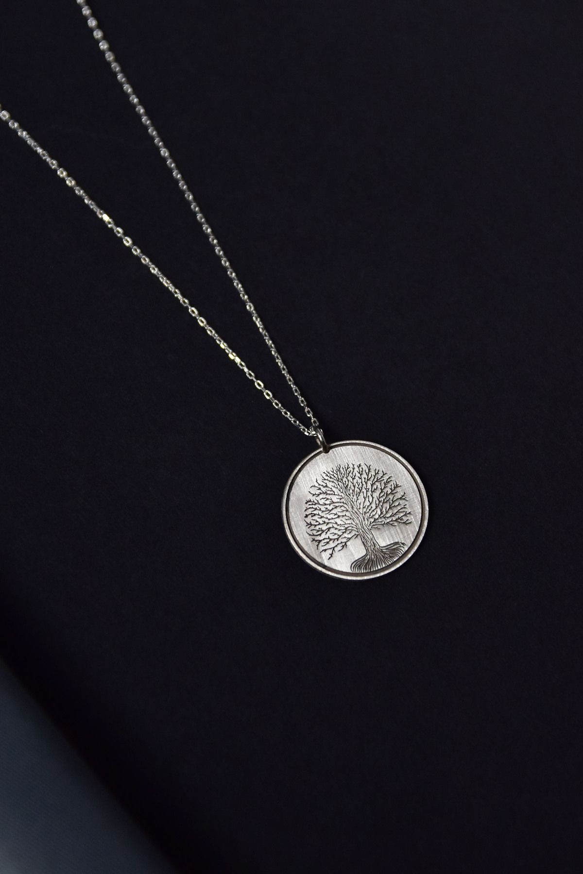 925 Ayar Gümüş Hayat Ağacı Çizimli Plaka Kolye