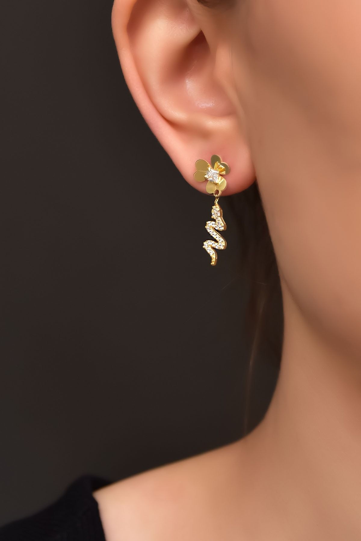 925 Ayar Gümüş Hediyeli Gold Kaplama Frezya Çiçeği Yılan Küpe