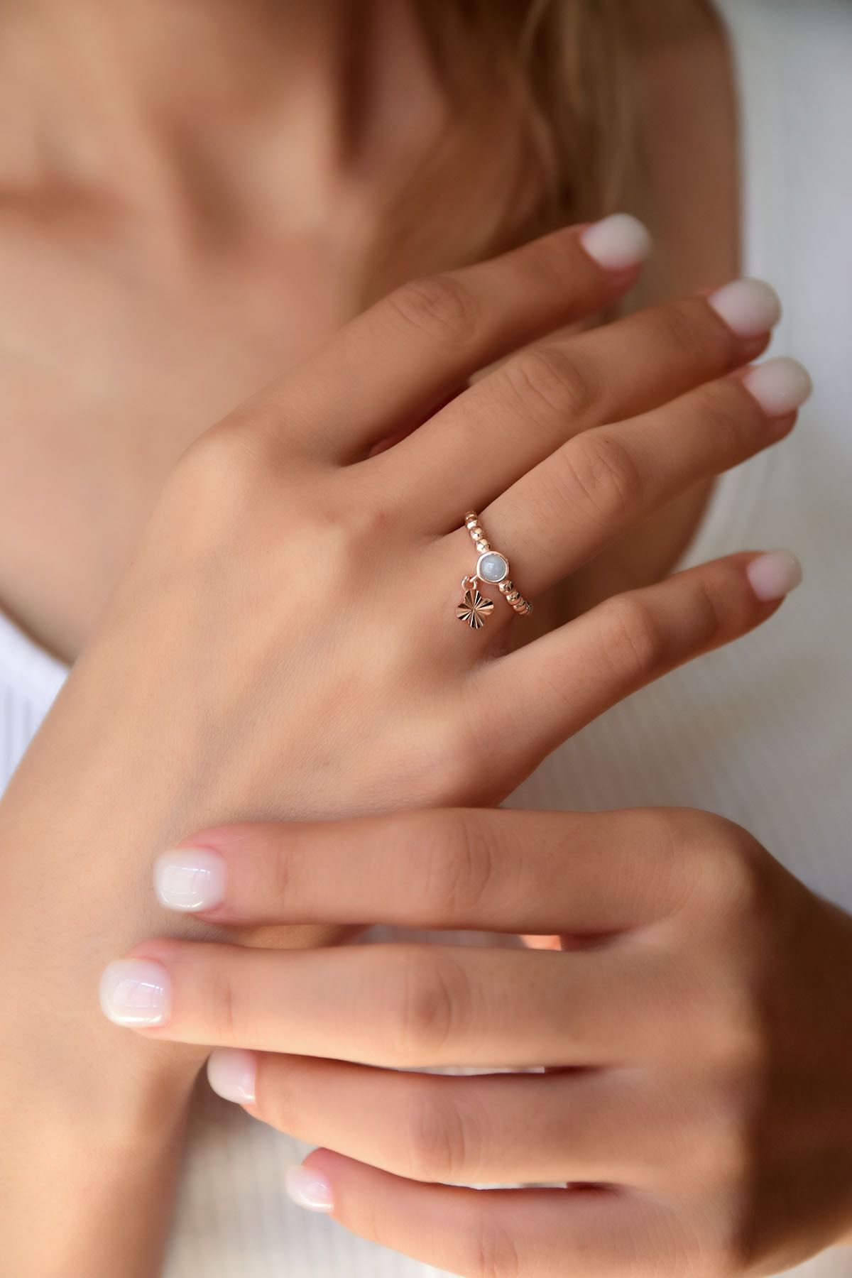 925 Ayar Gümüş Kırık Beyaz Ay Taşlı Çiçek Motifli Ayarlanabilir Kadın Yüzük