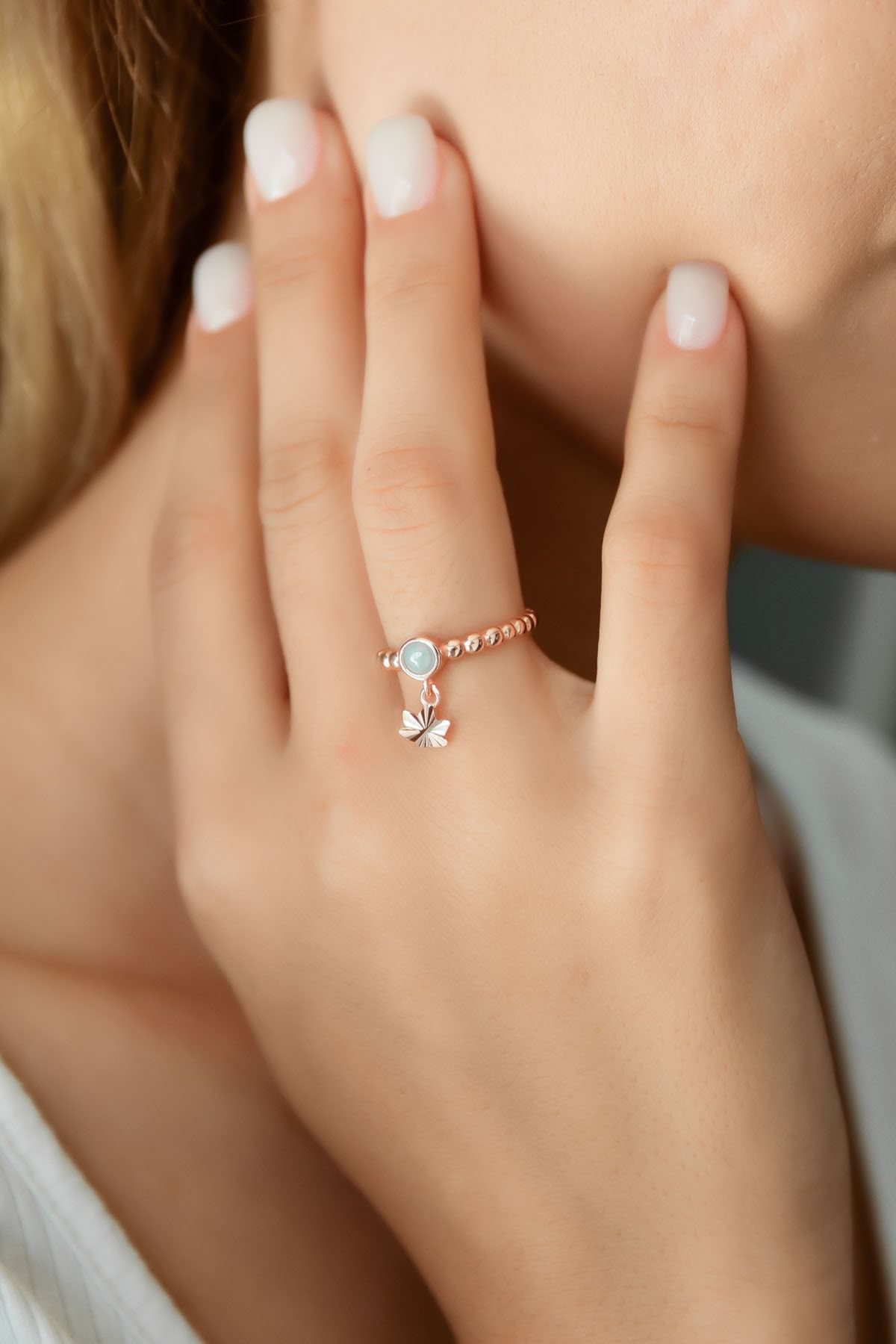 925 Ayar Gümüş Kırık Beyaz Ay Taşlı Lotus Motifli Ayarlanabilir Kadın Yüzük