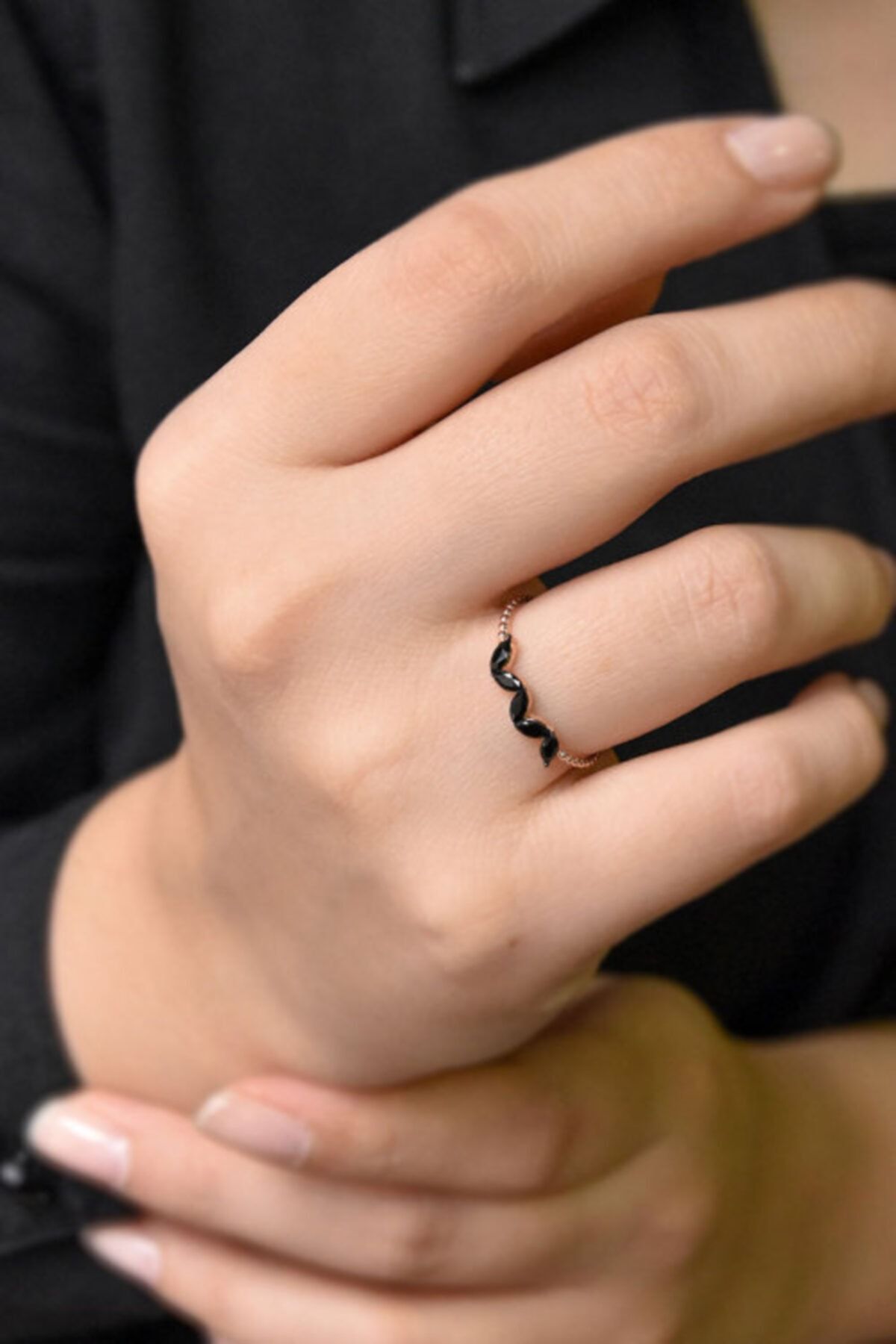 925 Ayar Gümüş Mekik Kesim Taşlı Kıvrımlı Çıtır Yüzük