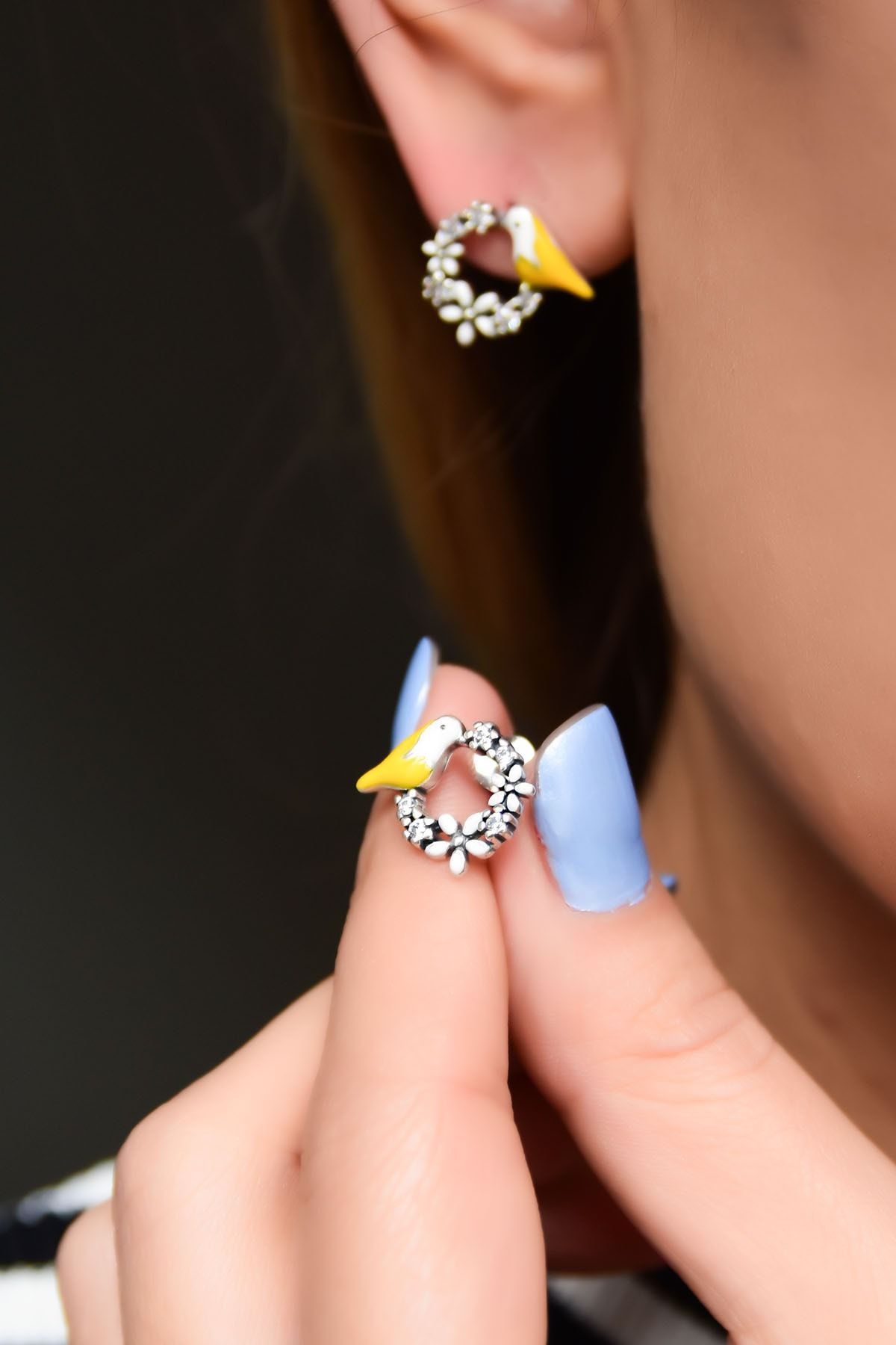 925 Ayar Gümüş Mineli Çiçekli Kuşlu Çivili Küpe