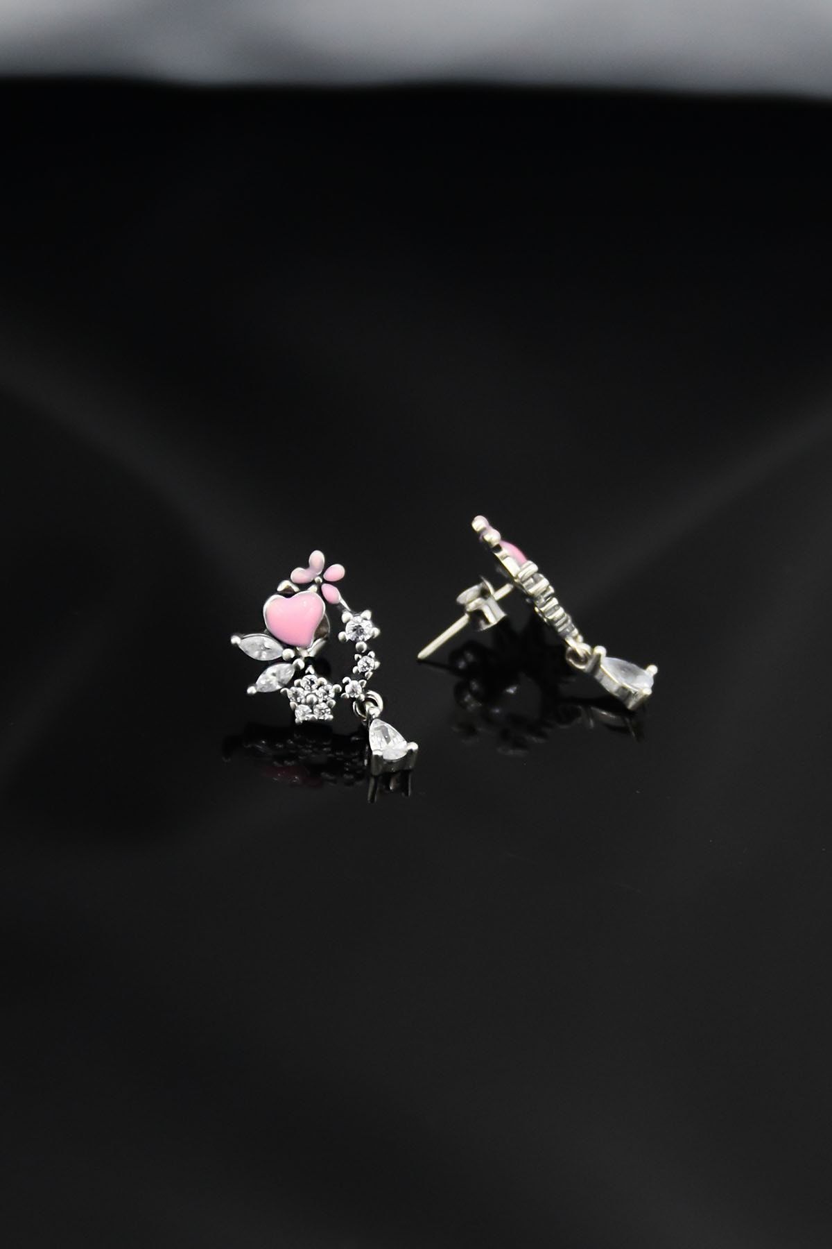 925 Ayar Gümüş Mineli Kalpli Damla Taşlı Çivili Tasarım Küpe