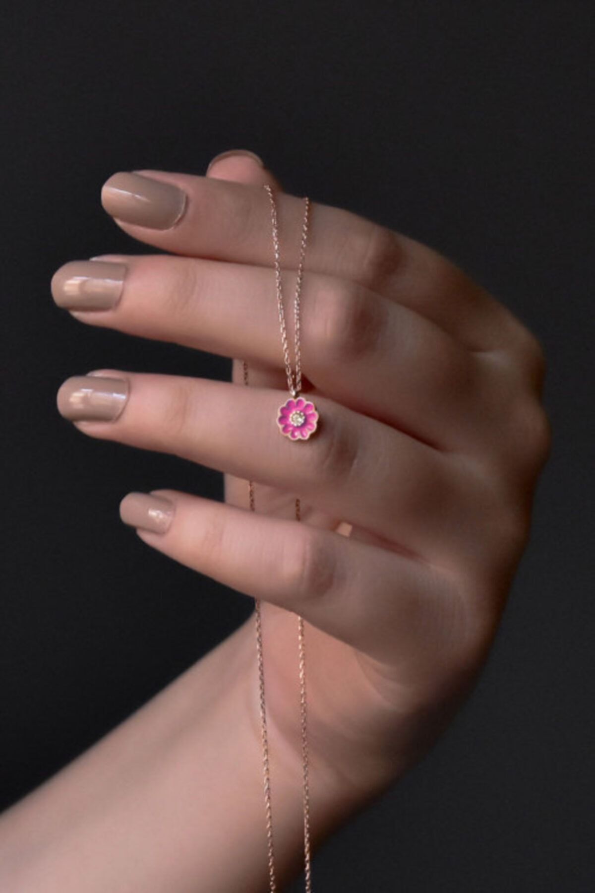 925 Ayar Gümüş Pembe Mineli Taşlı Papatya Kolye